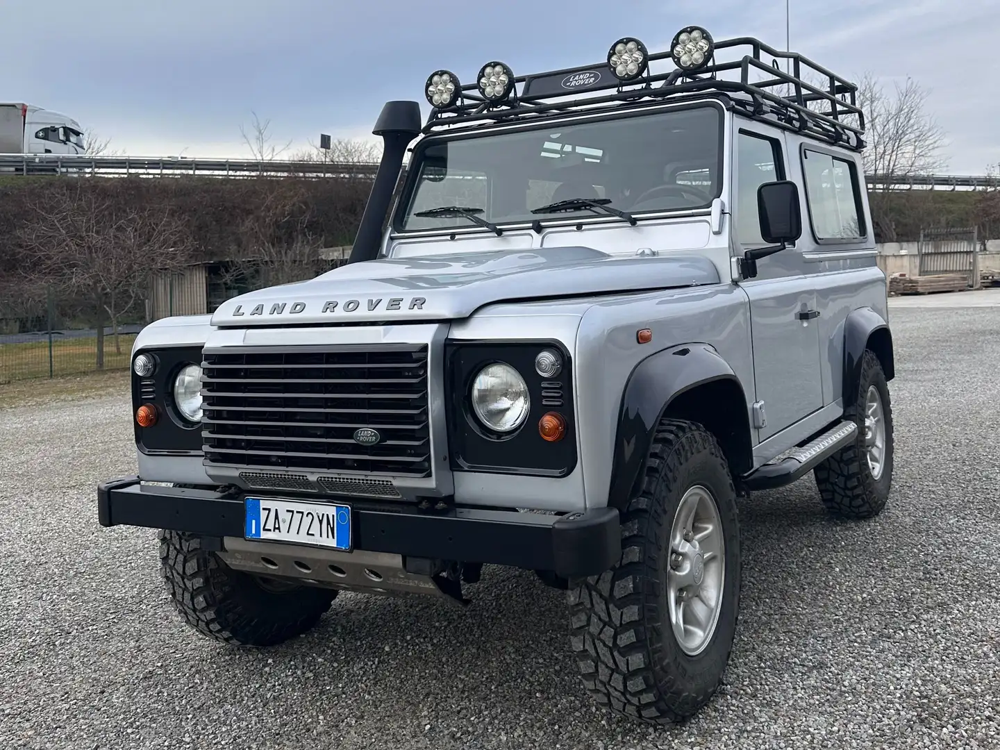 Land Rover Defender Defender VI 2007 90 90 2.4 td SE SW Argento - 2