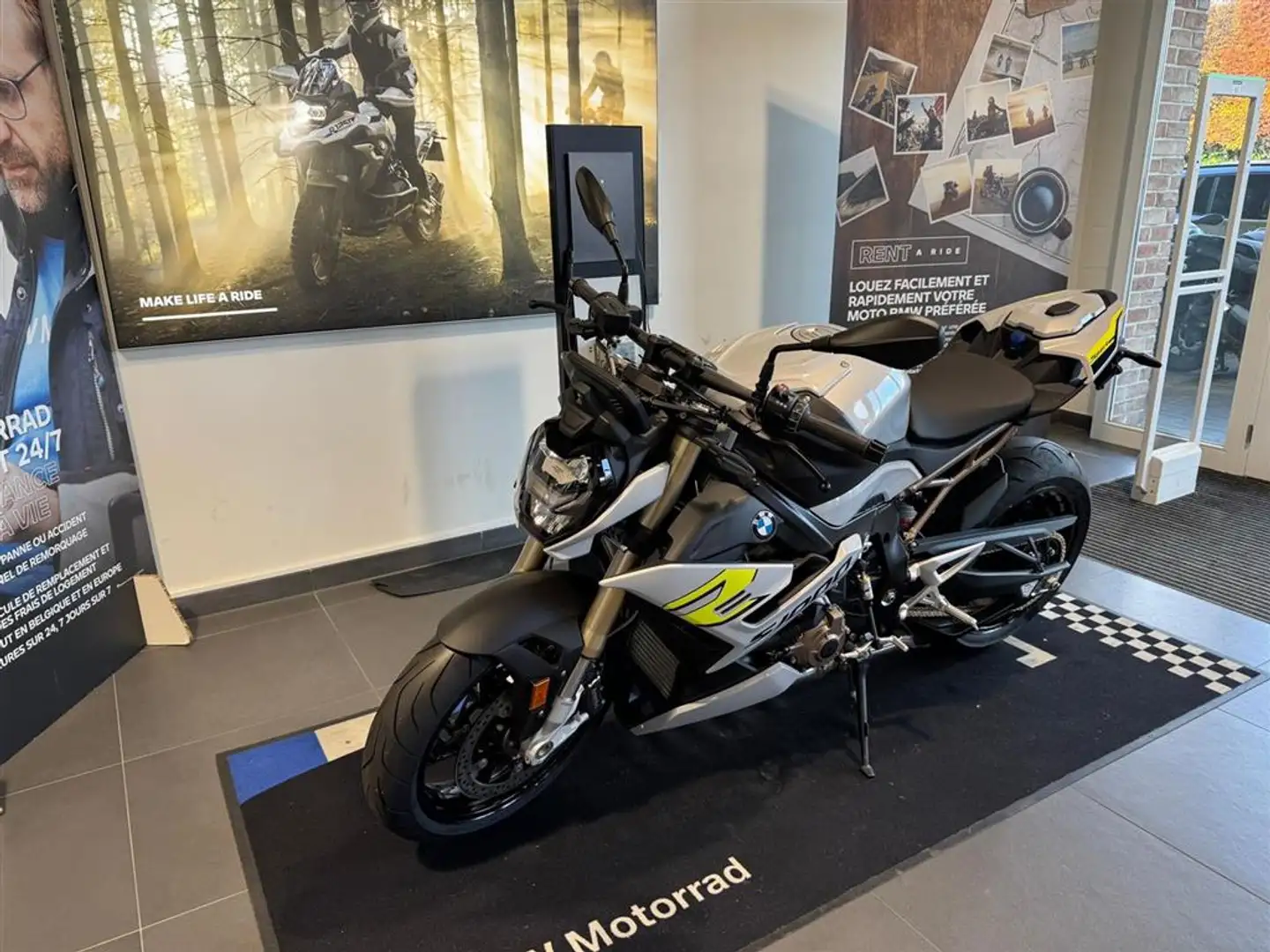 BMW S 1000 R 0 Stříbrná - 1
