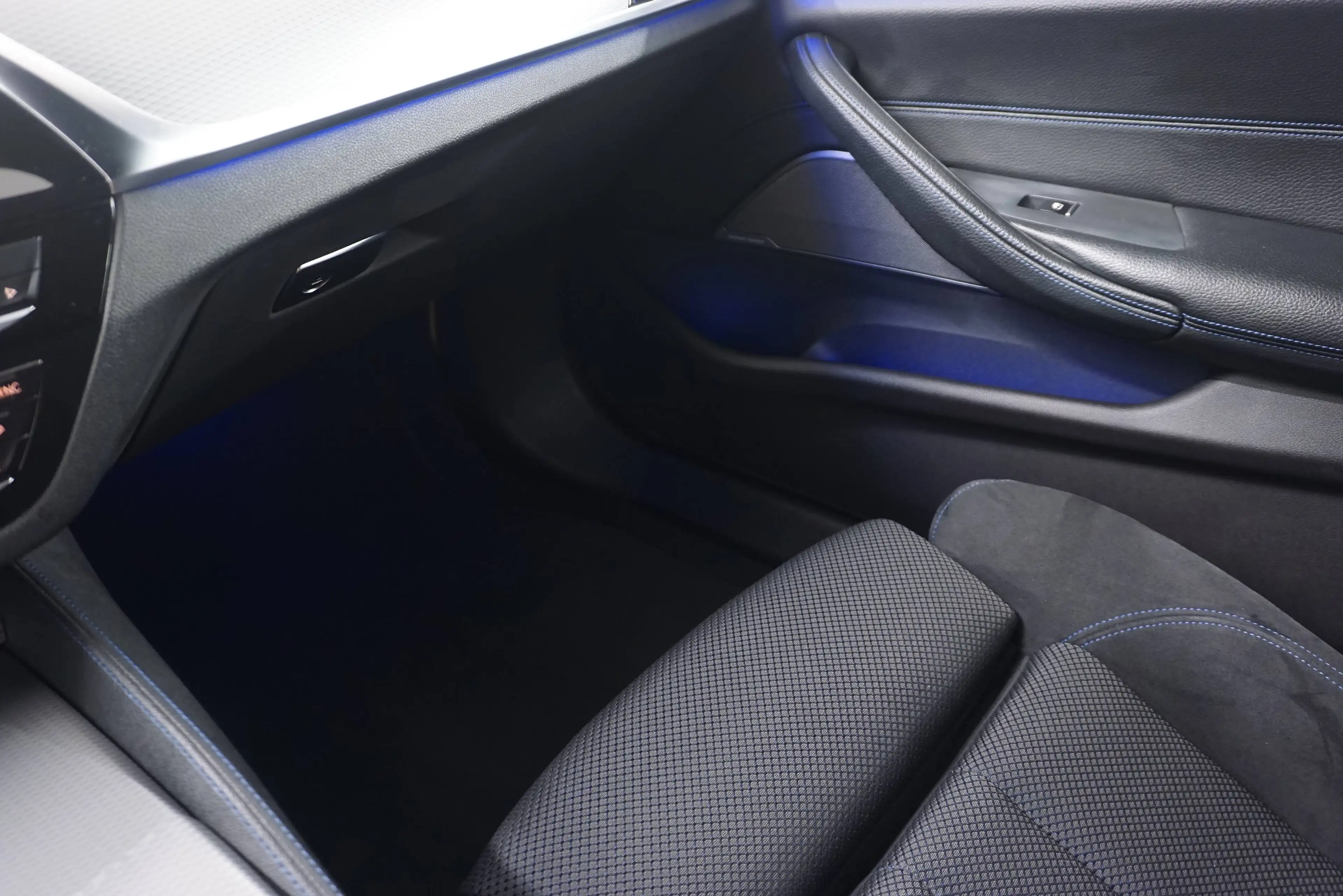 BMW 530 d xDrive M Sport // LED Scheinw. adaptiv // harman kardon // — photo 14
