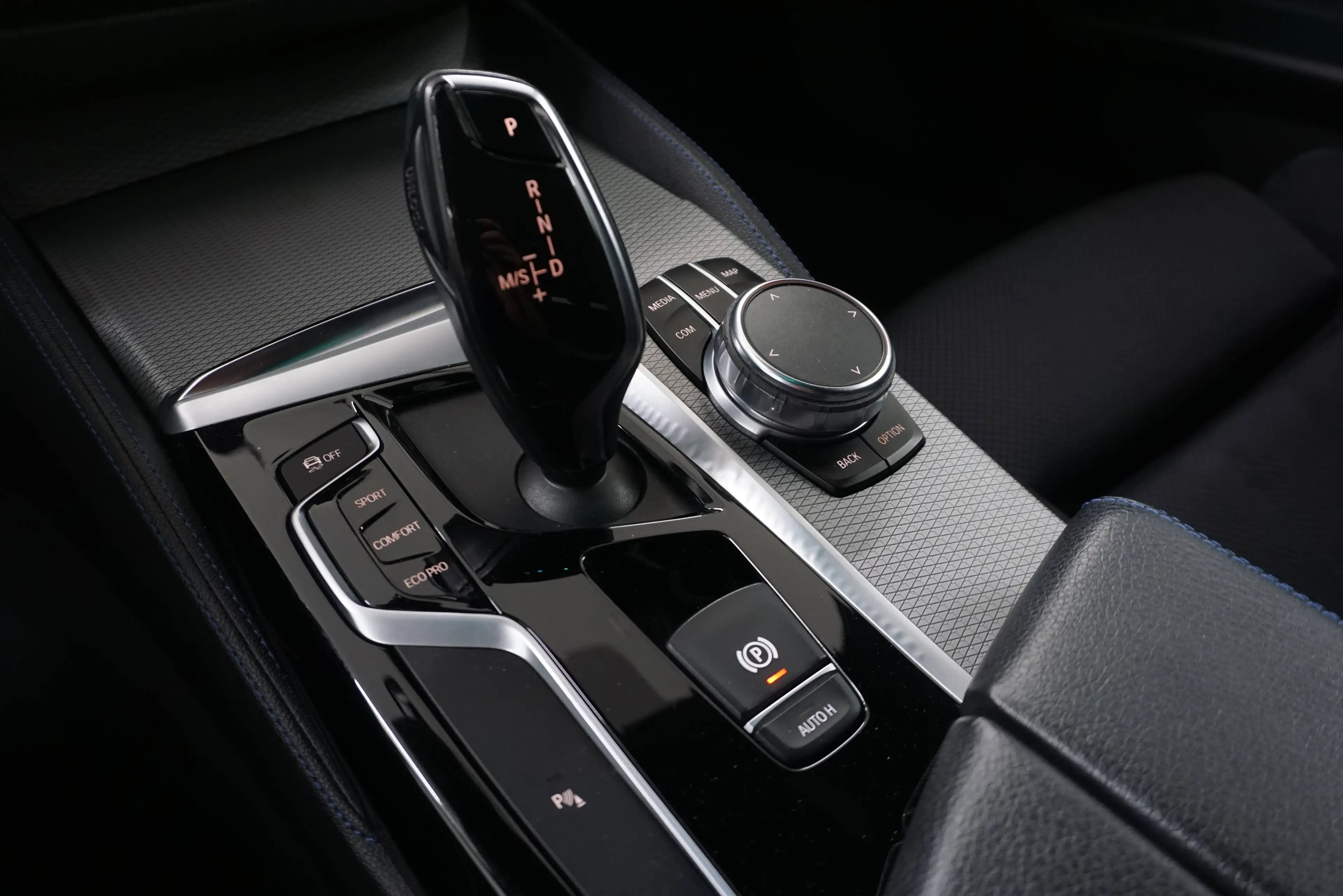 BMW 530 d xDrive M Sport // LED Scheinw. adaptiv // harman kardon // — photo 6