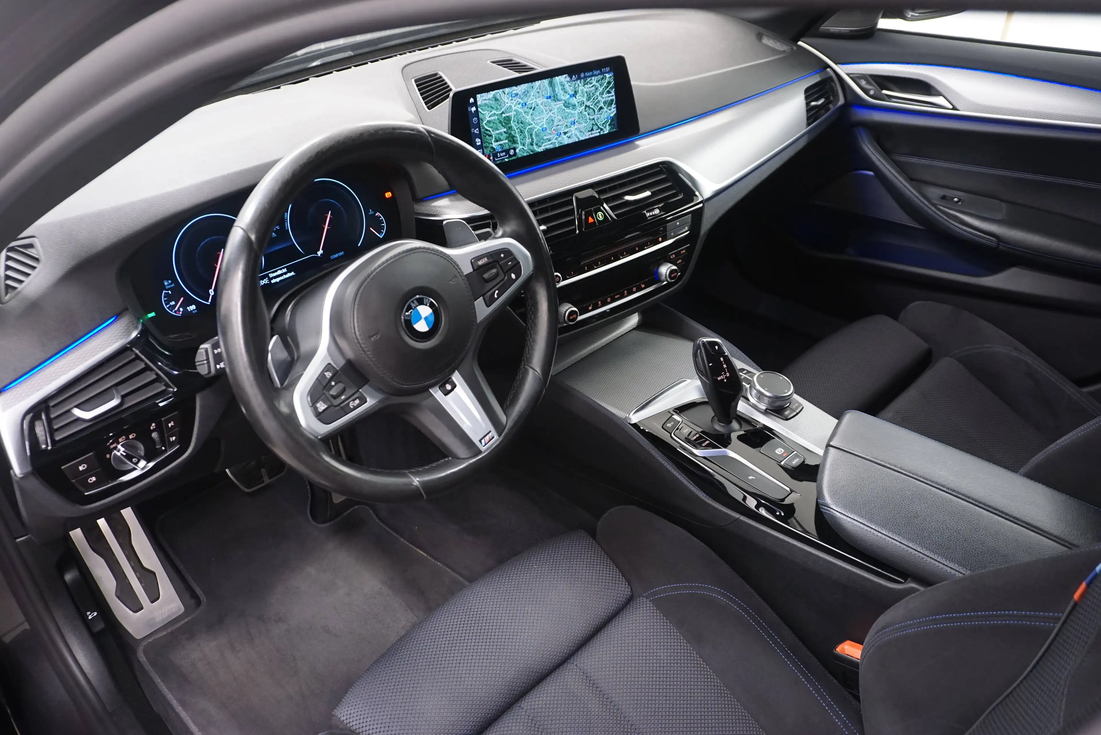 BMW 530 d xDrive M Sport // LED Scheinw. adaptiv // harman kardon // — photo 5