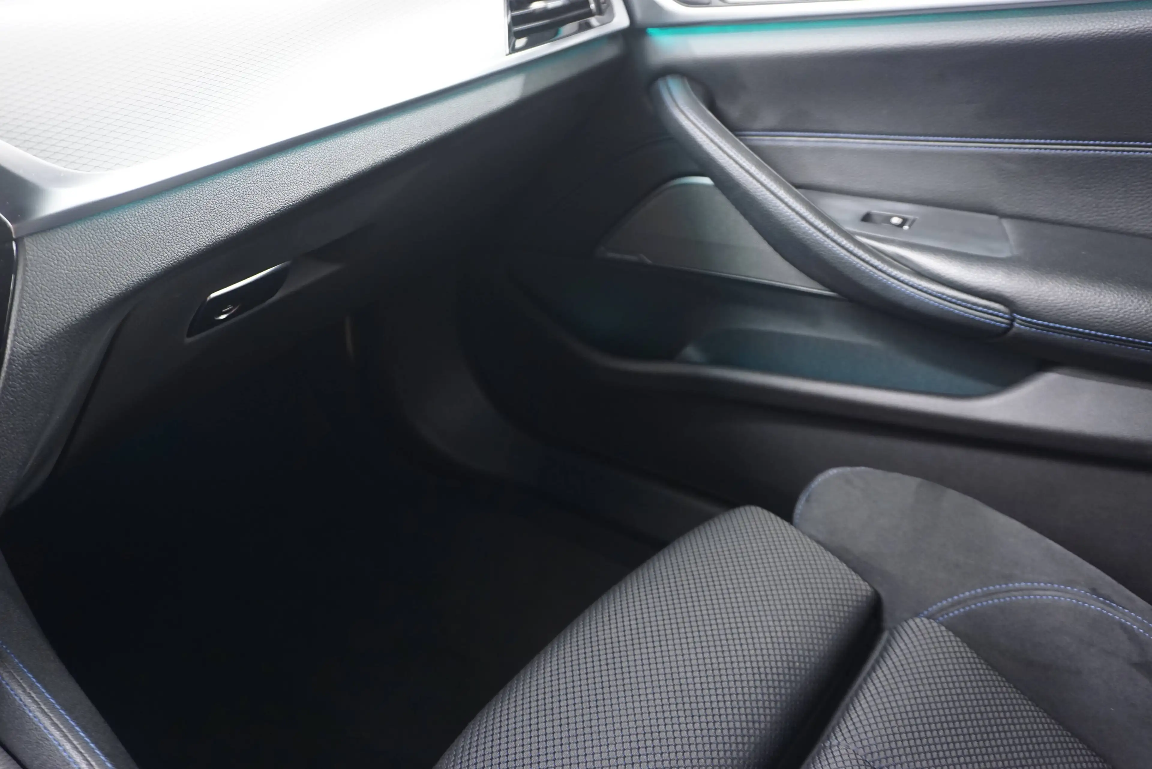 BMW 530 d xDrive M Sport // LED Scheinw. adaptiv // harman kardon // — photo 15