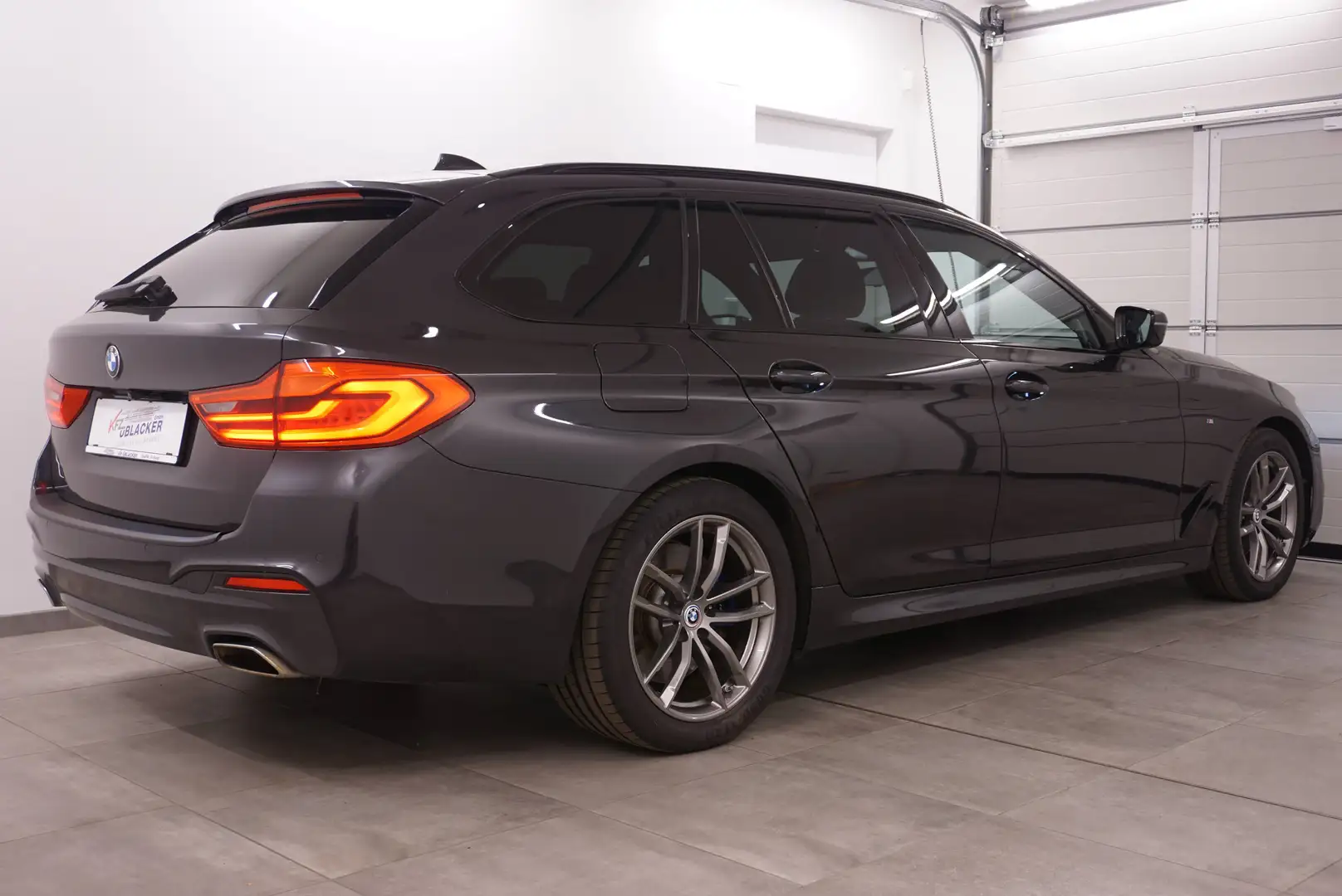 BMW 530 d xDrive M Sport // LED Scheinw. adaptiv // harman kardon // Grau - 2
