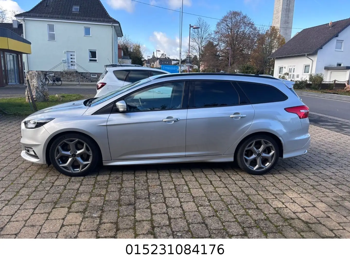 Ford Focus Turnier ST Sport+Bi-Xenon+Leder+Kam+Nav+ Silber - 2