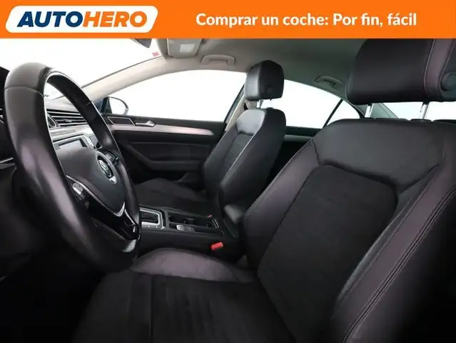Volkswagen Passat view 11
