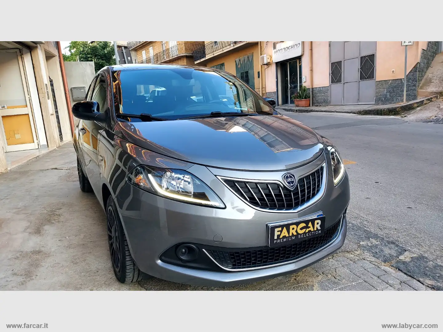 Lancia Ypsilon 1.0 FireFly 5pS&S Hyb. Eco Silv. SUPER PROMO Gris - 2
