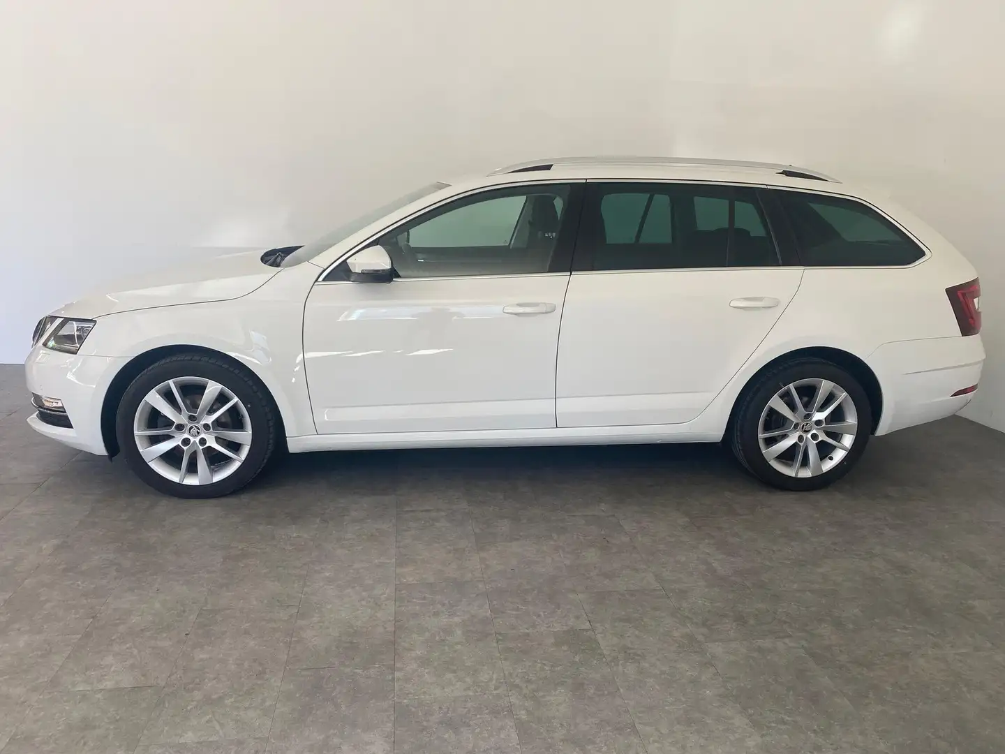Skoda Octavia Combi 1.6 TDI DPF Style LED*ACC*PDC 85 kW (116 ... Weiß - 2