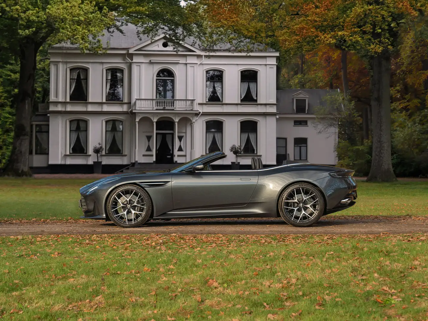 Aston Martin DB12 Volante 4.0 V8 | Bowers & Wilkins | Xenon Grey | 3 Grau - 1