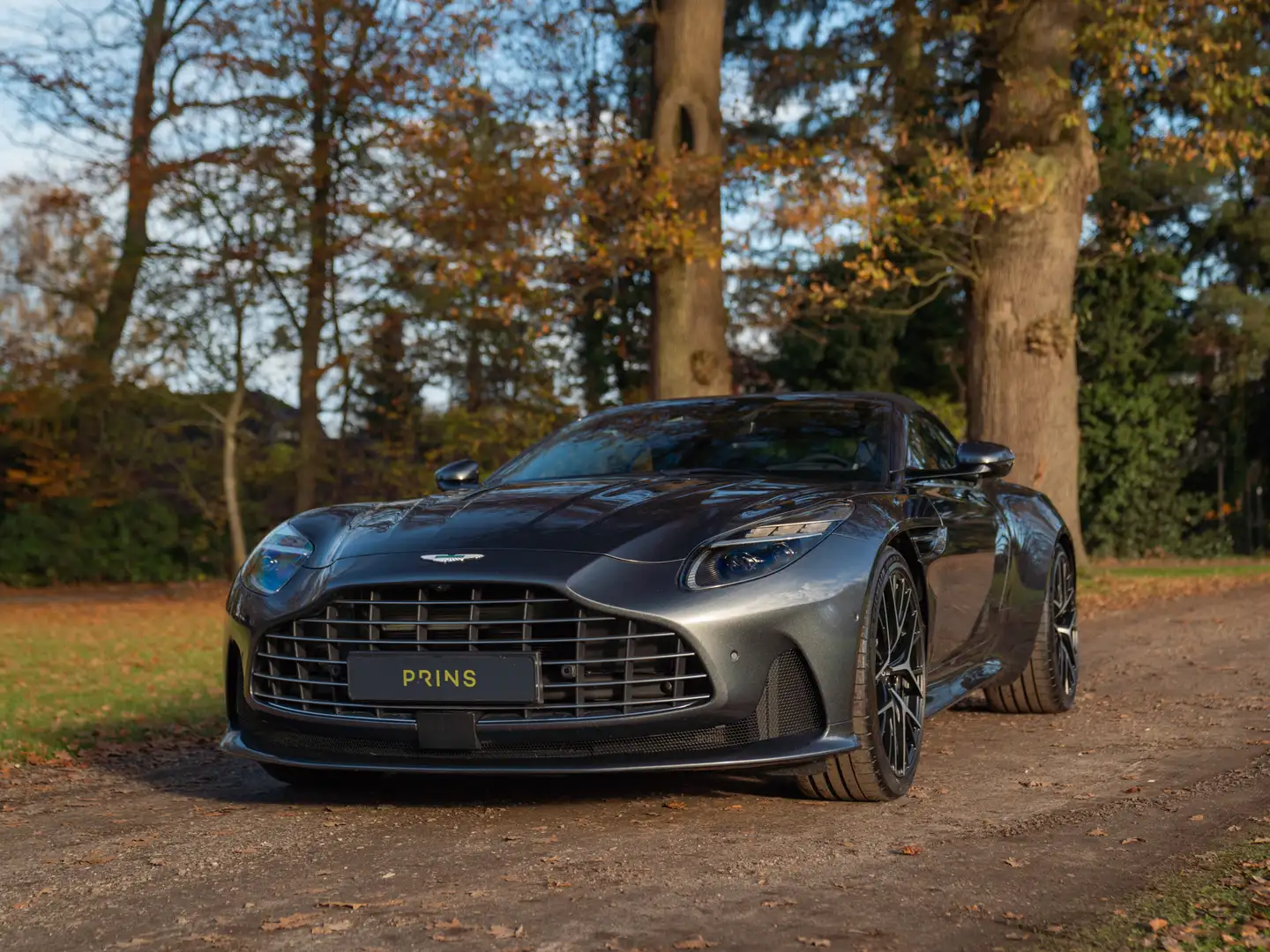 Aston Martin DB12 Volante 4.0 V8 | Bowers & Wilkins | Xenon Grey | 3 Grau - 2