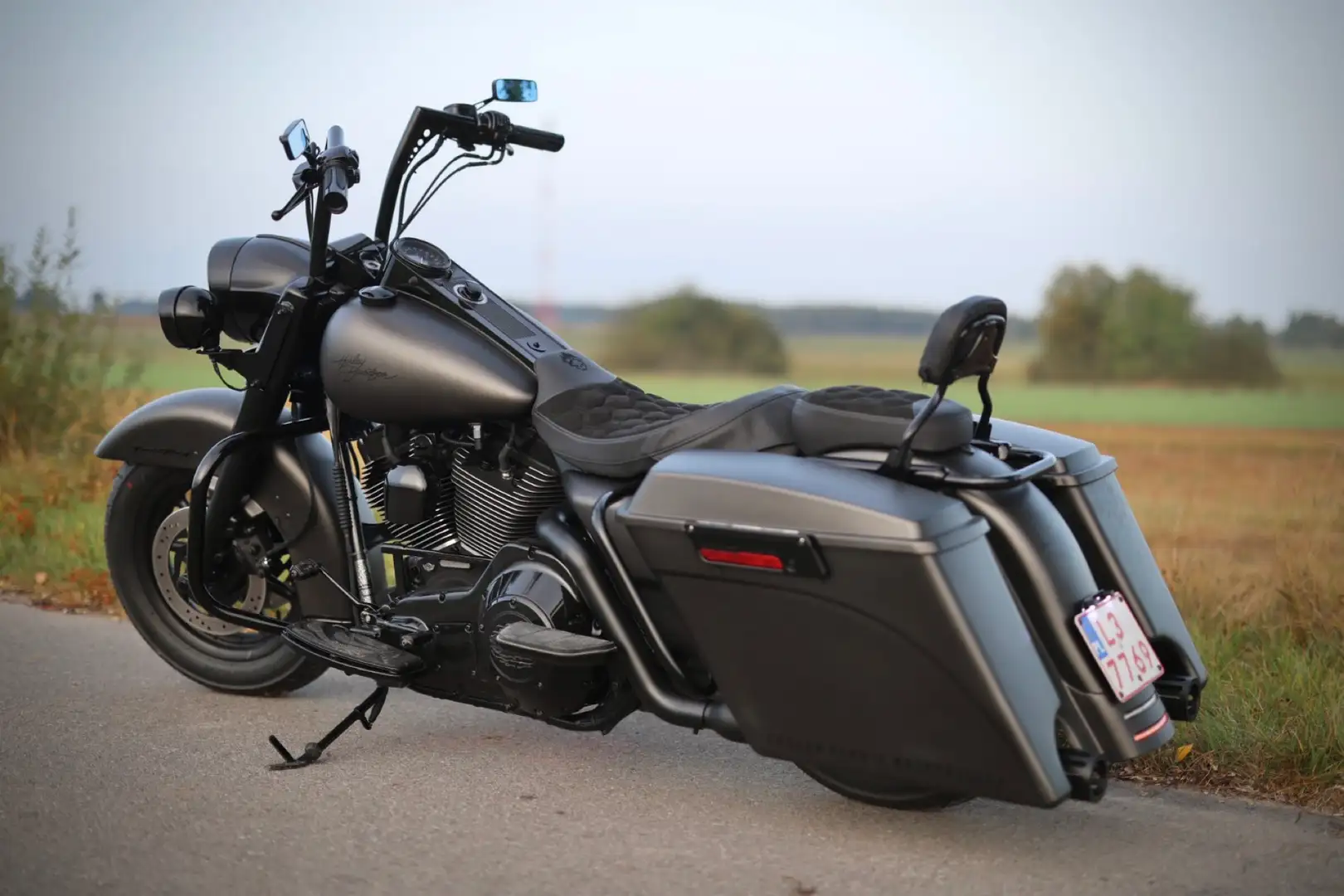 Harley-Davidson Road King custom Szary - 2
