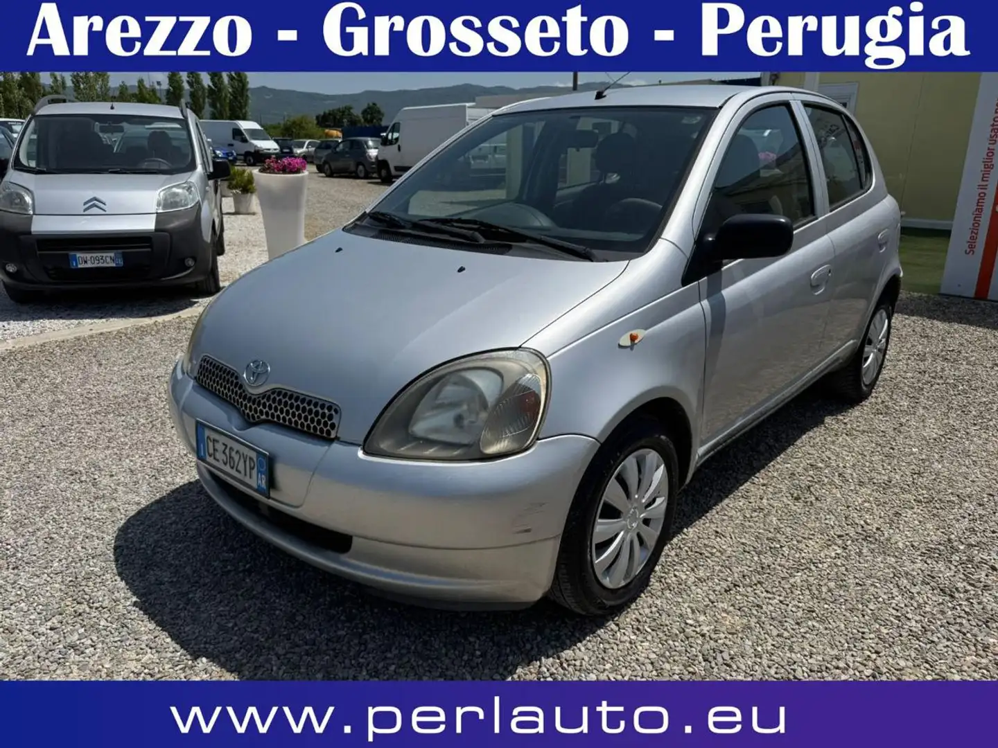 Toyota Yaris 1.0i 16V cat 5 porte Sol '03 Plateado - 1