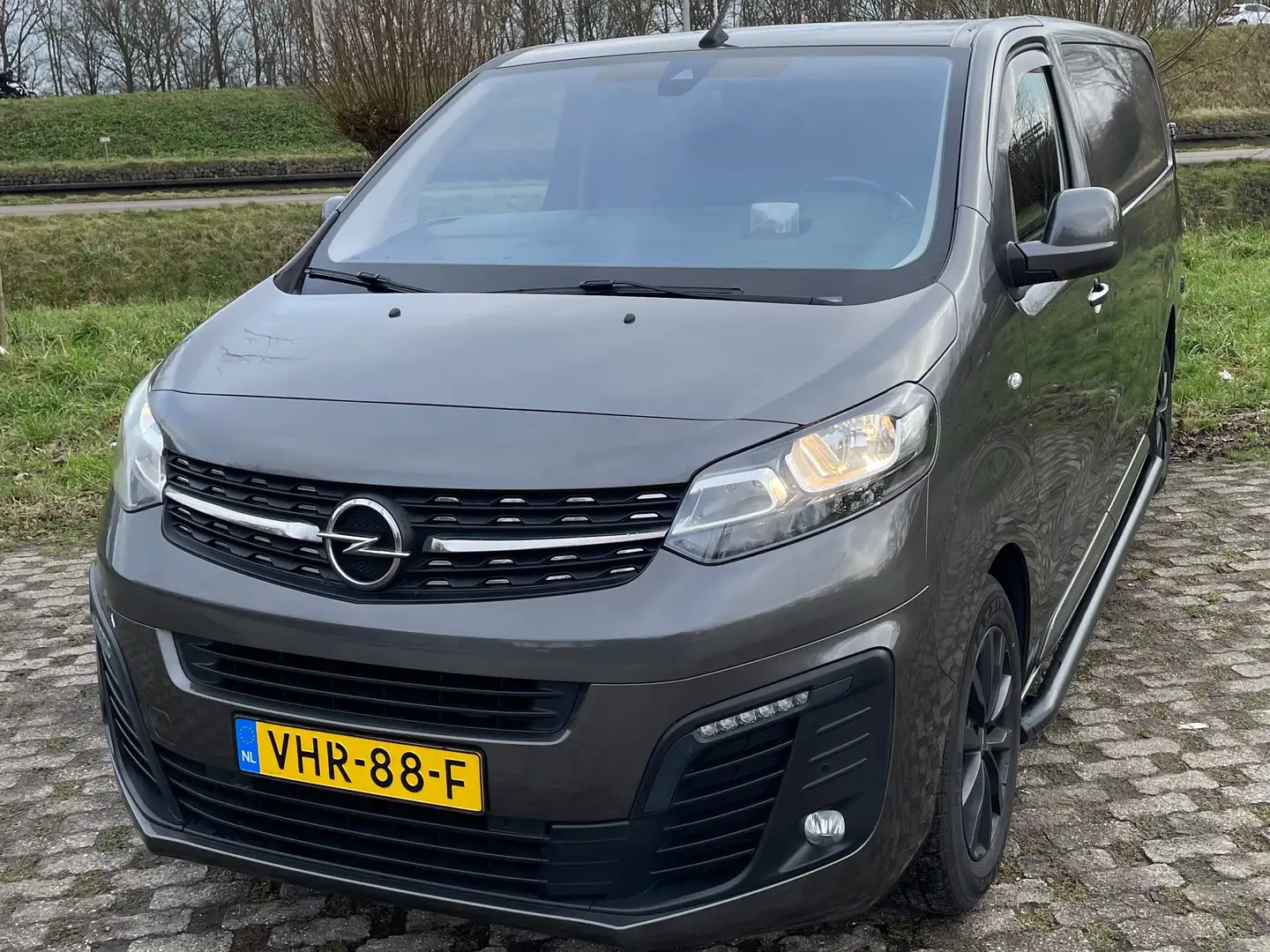 Opel Vivaro Vivaro 2.0 CDTI L2H1 Innov. Grijs - 1