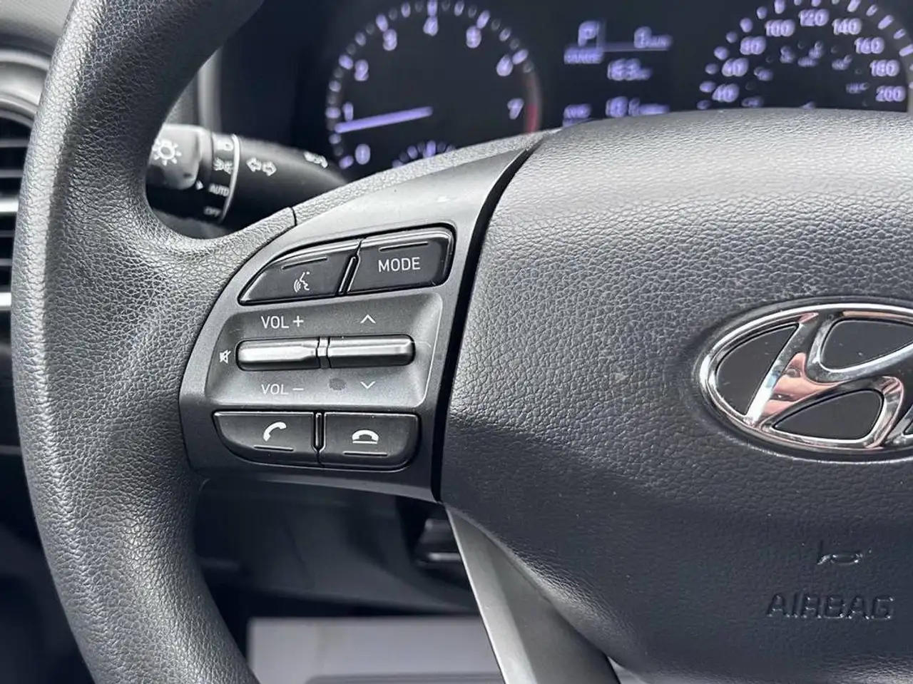 Hyundai KONA снимка Hyundai KONA
