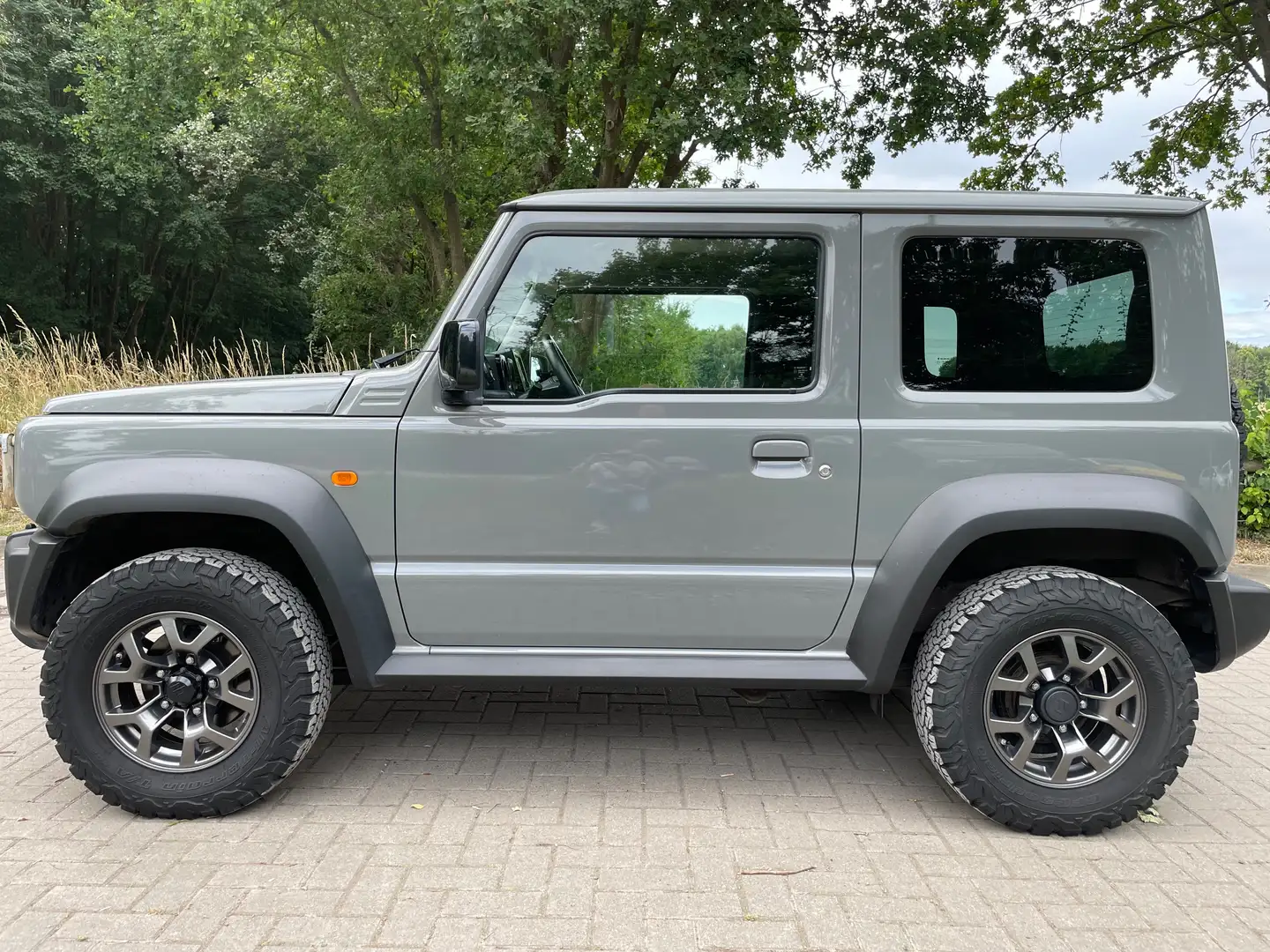 Suzuki Jimny 1.5 ALLGRIP Comfort+, AHK,Navi,Kamera Gris - 2