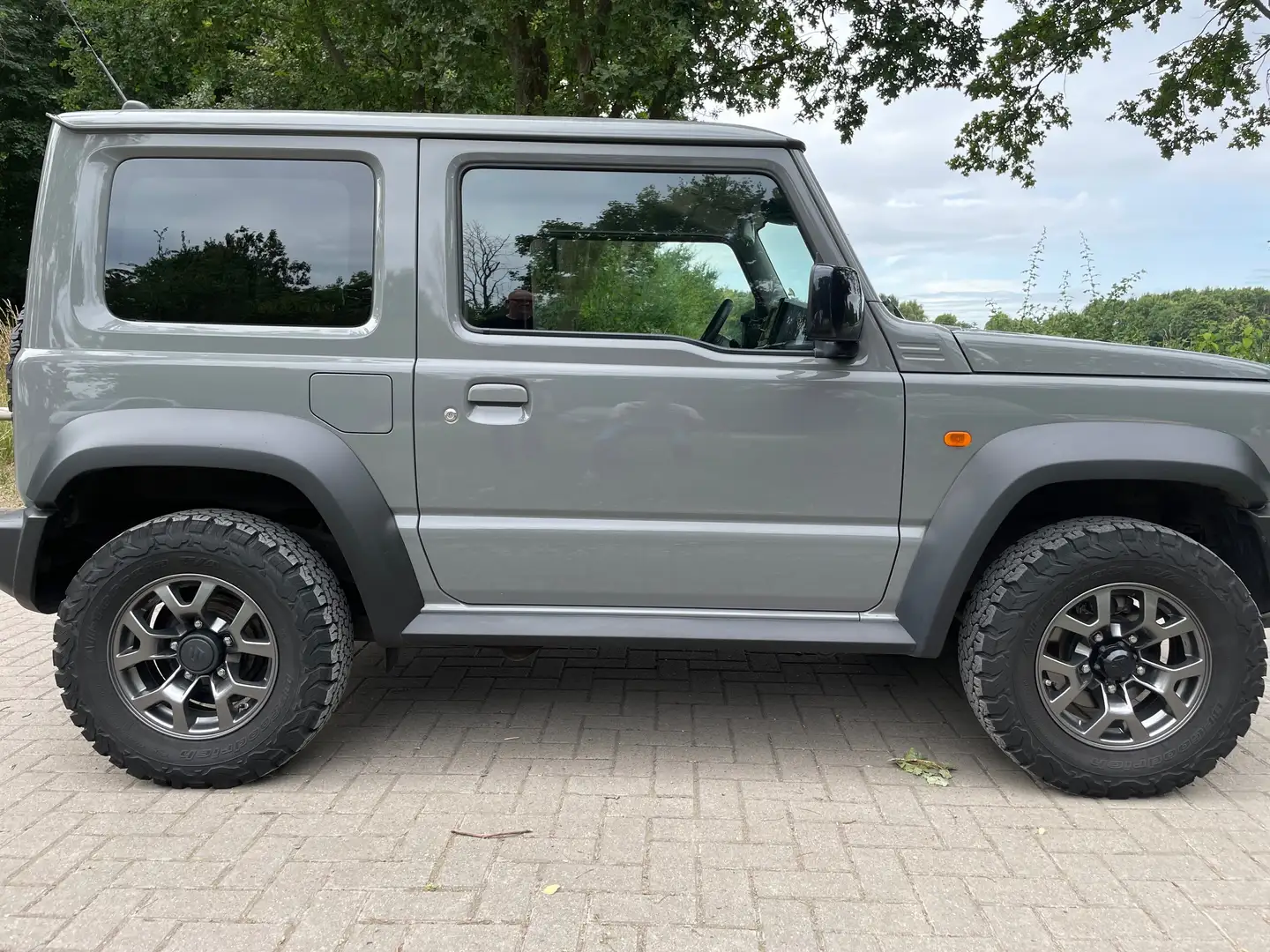 Suzuki Jimny 1.5 ALLGRIP Comfort+, AHK,Navi,Kamera Gris - 1