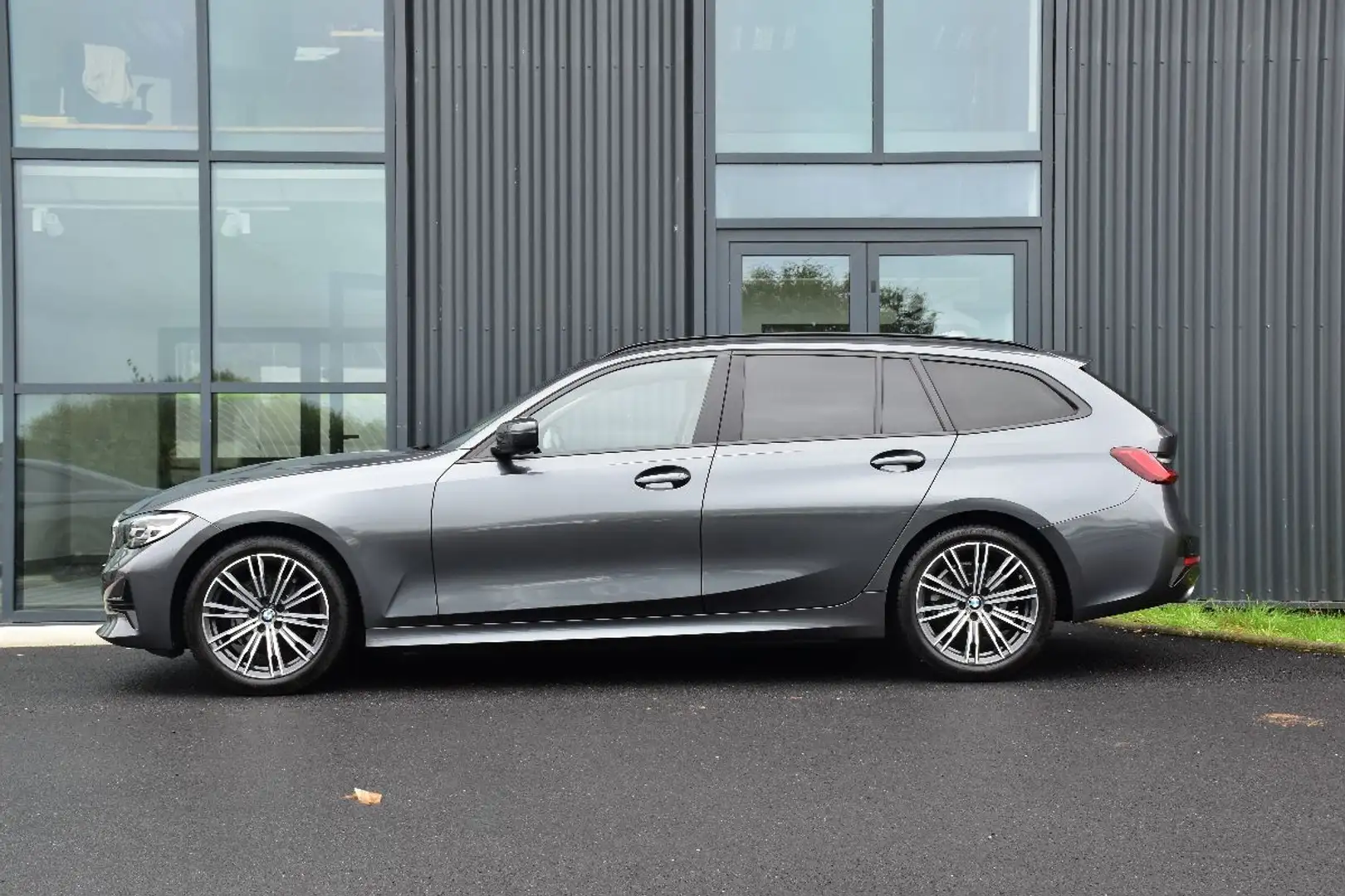 BMW 318 Touring (G21) 318D 150 EDITION SPORT BVA8 Gris - 2