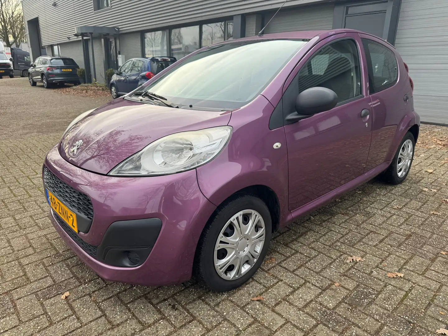 Peugeot 107 1.0 Access Accent Violet - 1