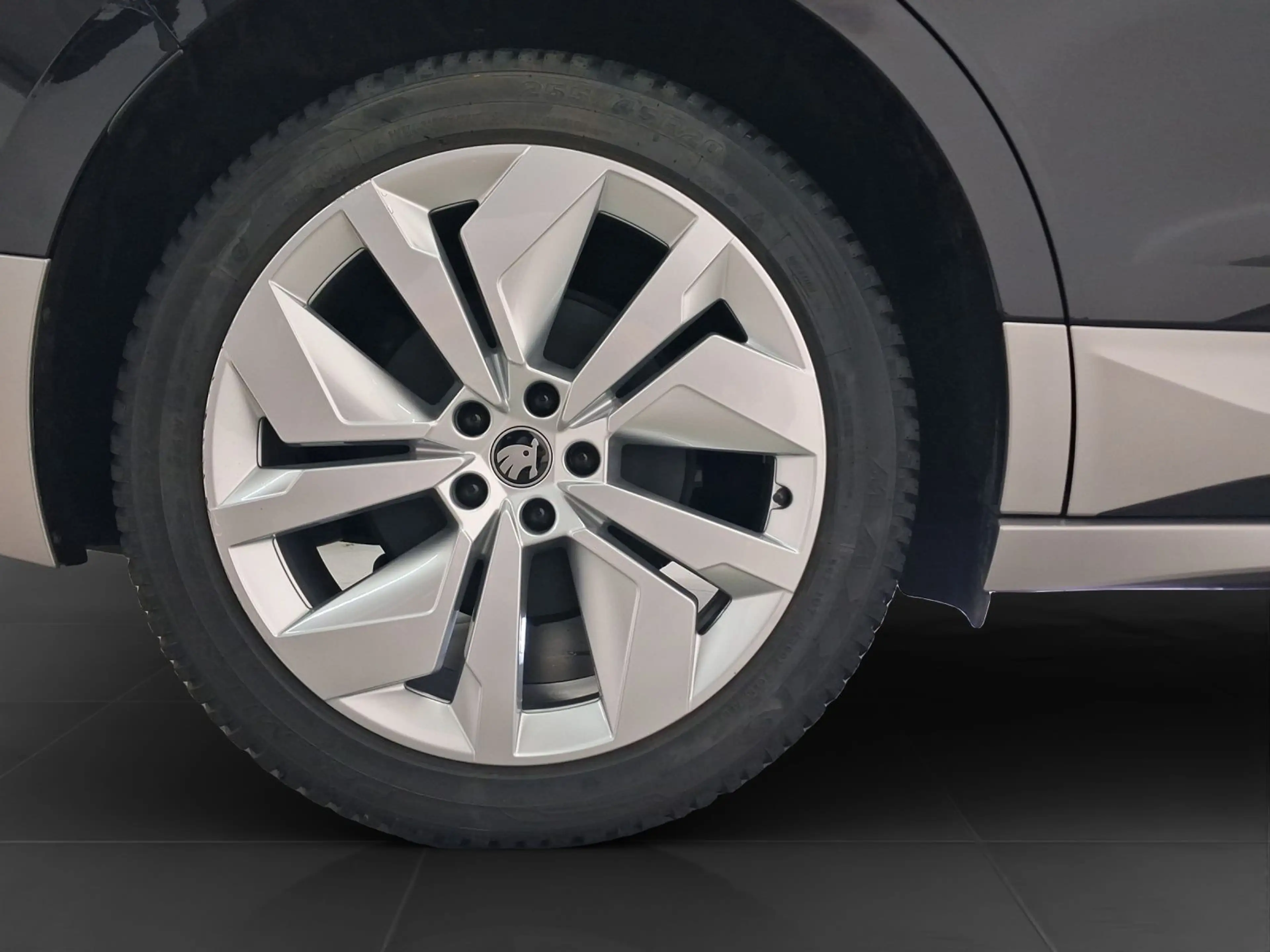 Skoda Enyaq 85 LOFT PANO AHK HuD LM20 — photo 7