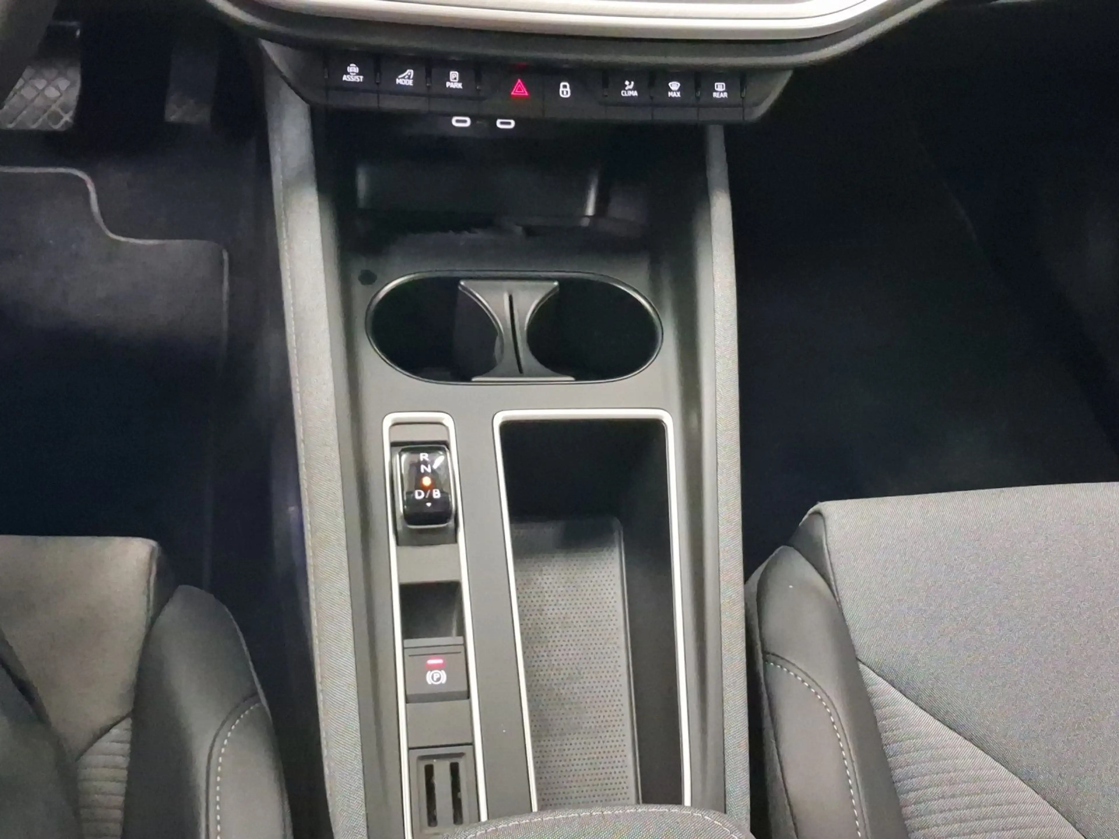 Skoda Enyaq 85 LOFT PANO AHK HuD LM20 — photo 11