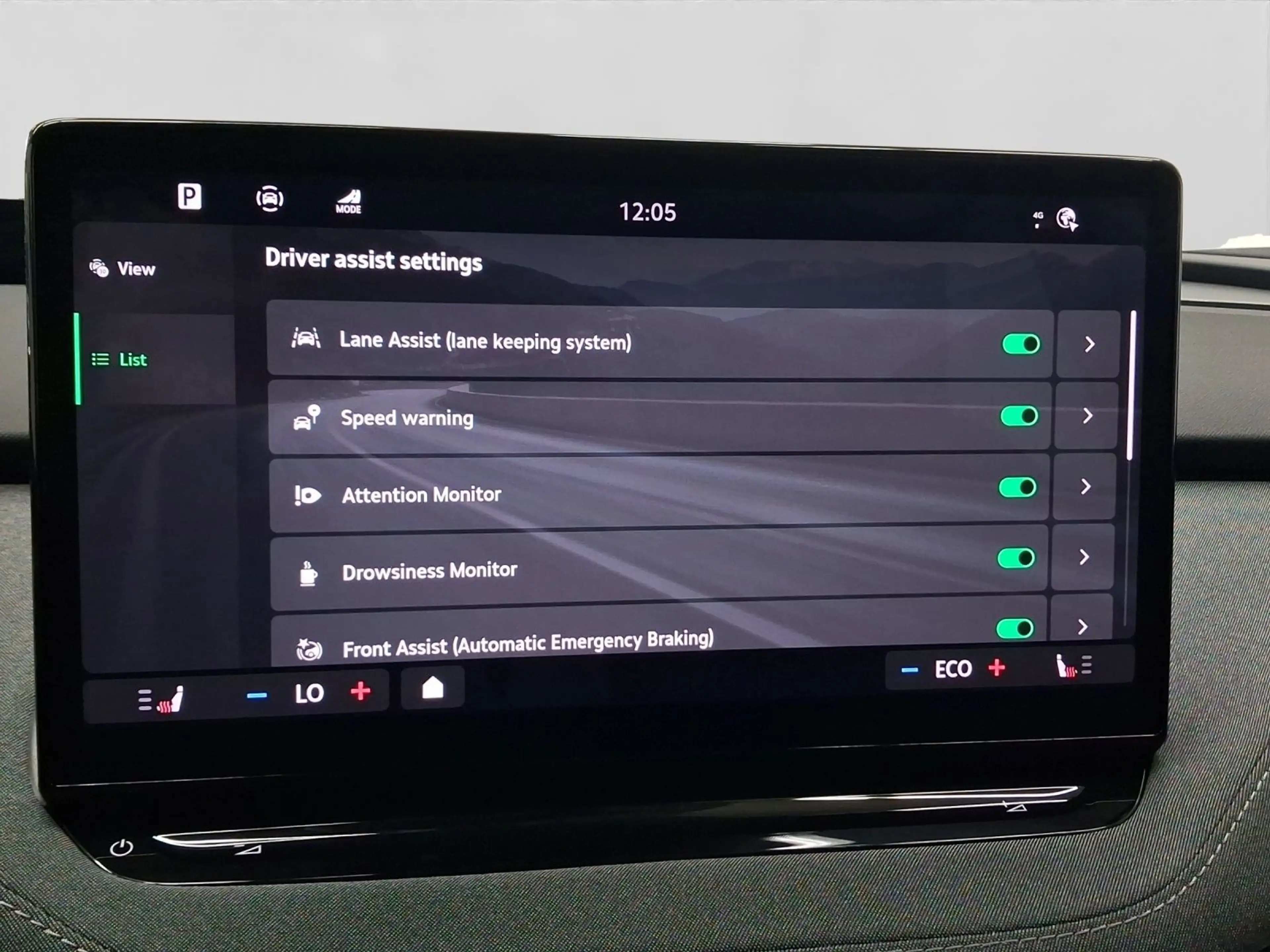 Skoda Enyaq 85 LOFT PANO AHK HuD LM20 — photo 12