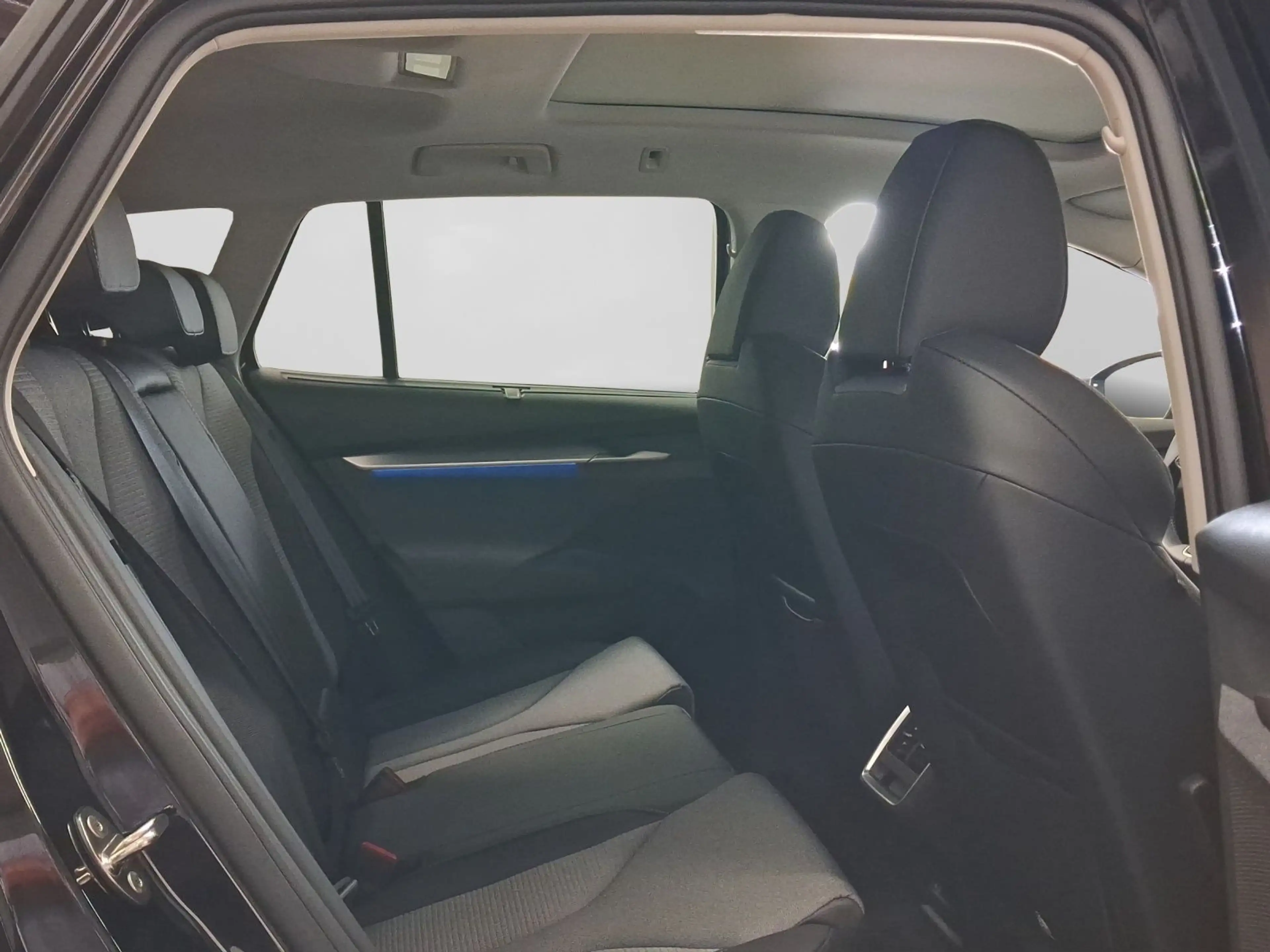Skoda Enyaq 85 LOFT PANO AHK HuD LM20 — photo 6