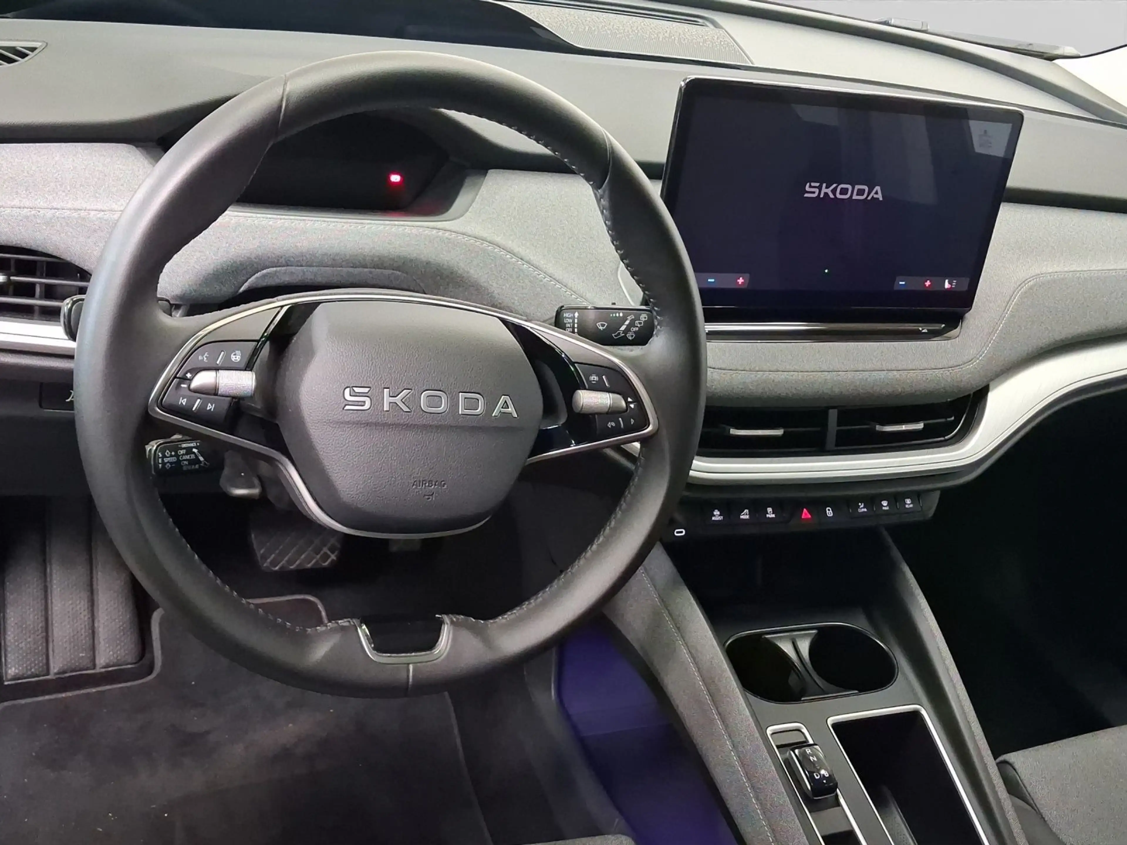 Skoda Enyaq 85 LOFT PANO AHK HuD LM20 — photo 9