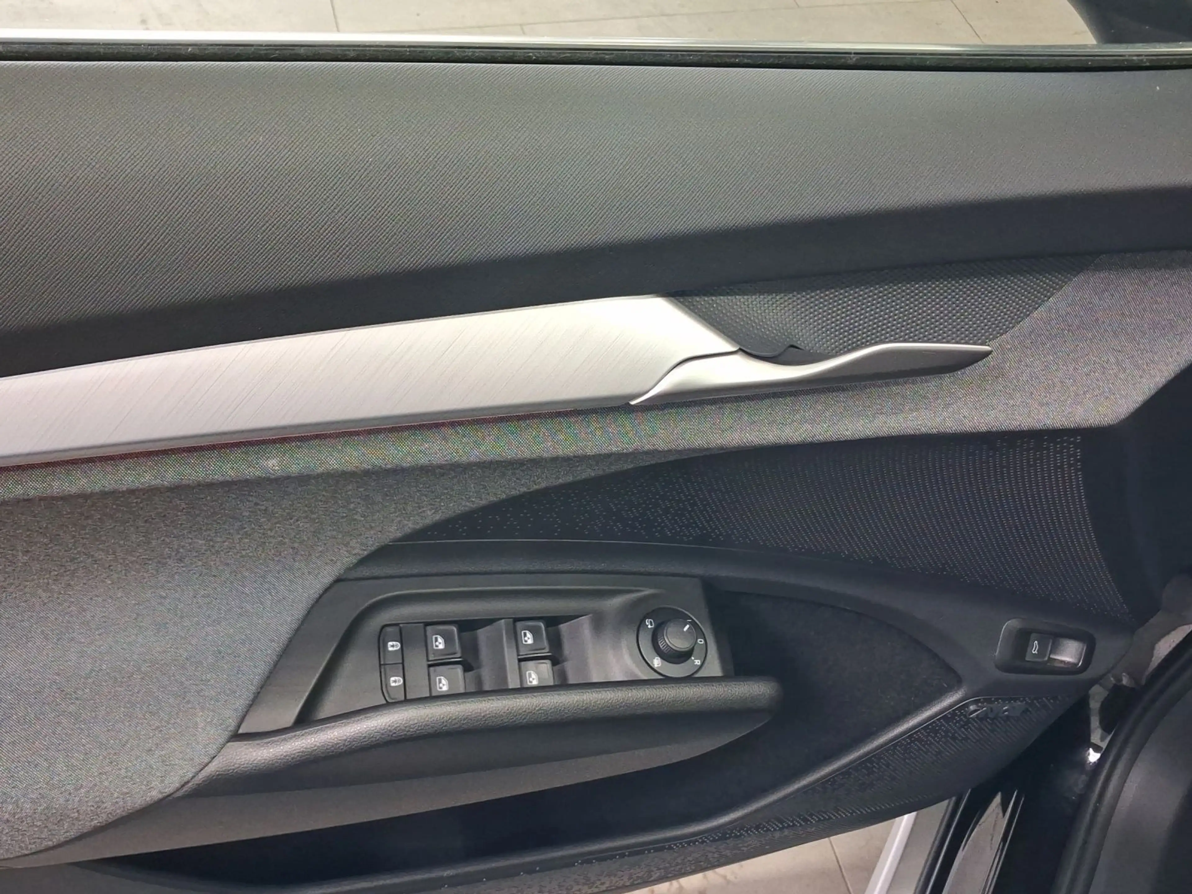 Skoda Enyaq 85 LOFT PANO AHK HuD LM20 — photo 8