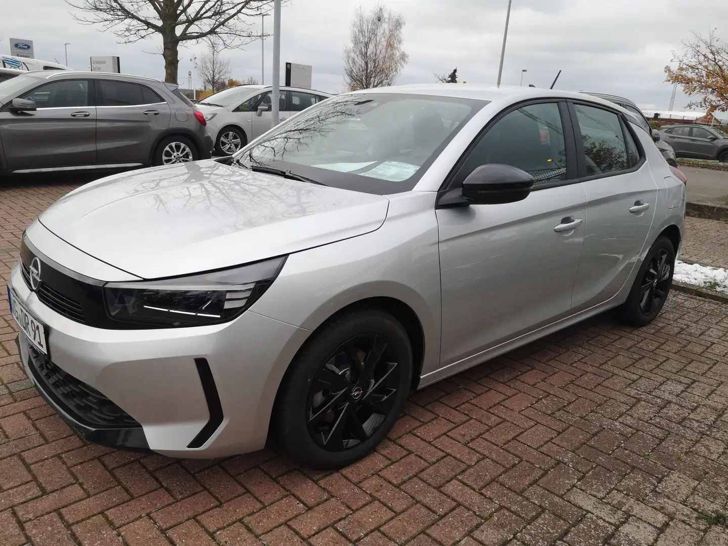 Opel Corsa Basis-Automatik, Allwetter, Klima, Parkpilot hi Silber - 1