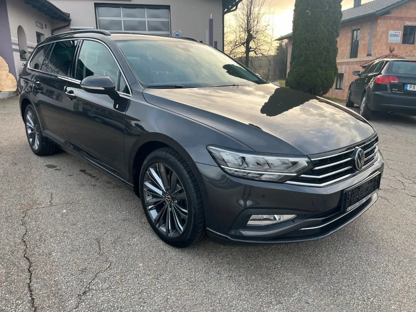 Volkswagen Passat Variant 2.0 TDI DSG 4MOT Busi. /AHK/Virtu Grijs - 2