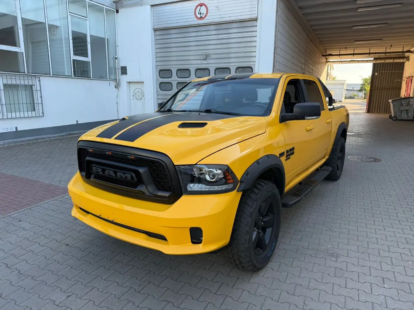 Dodge RAM Sport, 4x4 ,5.7 Hemi,Crew Cab, Jaune - 1