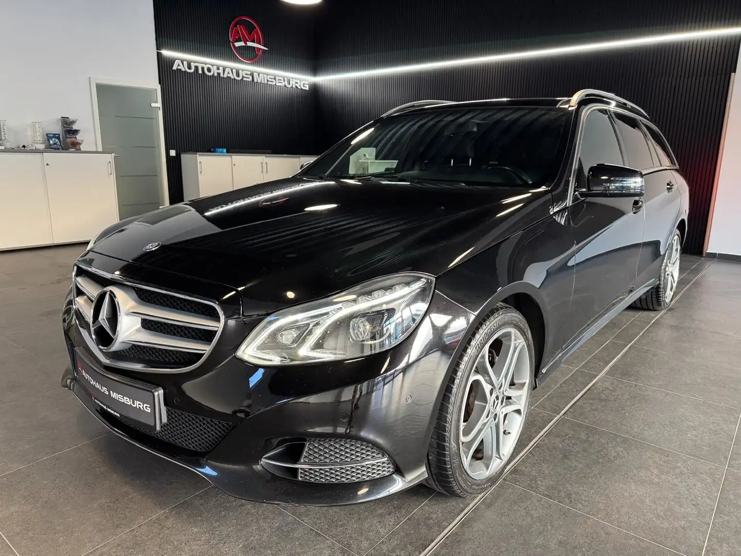 Mercedes-Benz E 250 CDI T BlueEfficiency/Panorama+Kamera Noir - 1