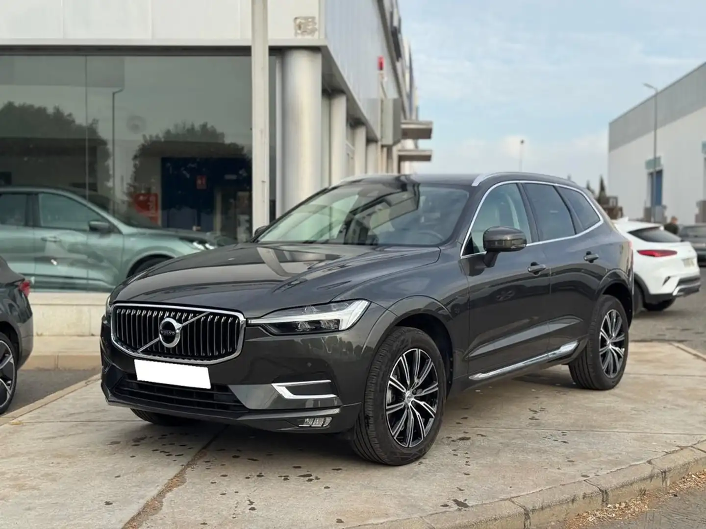 Volvo XC60 2.0 B4 D Auto Inscription Gris - 1