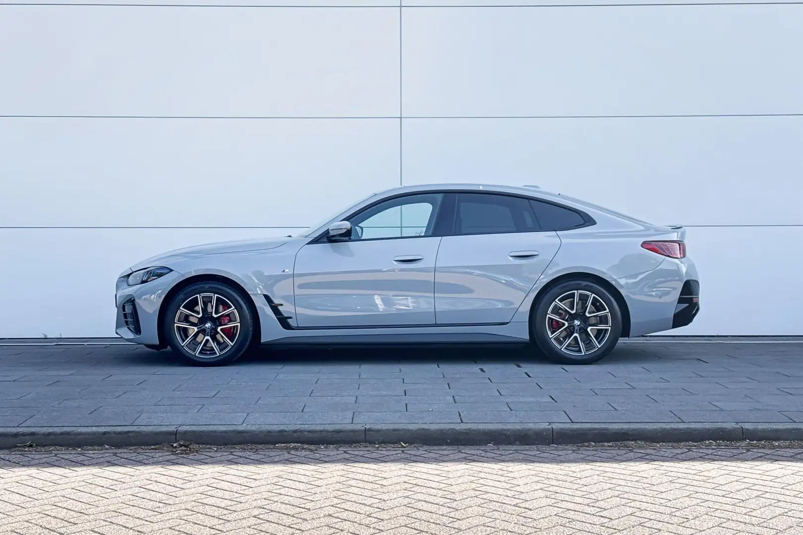 BMW i4 eDrive35 M Sport Edition 70 kWh Grau - 2