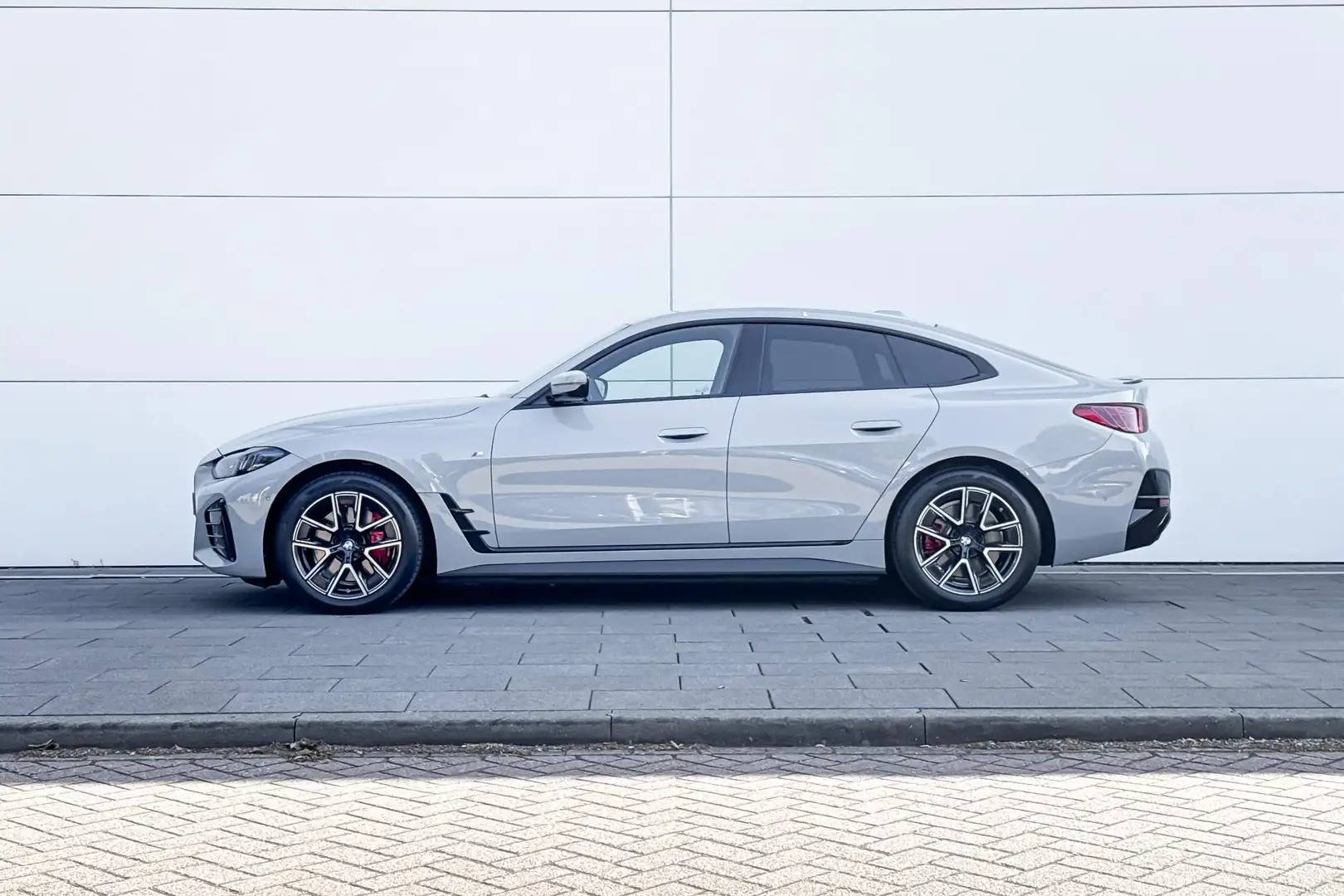 BMW i4 eDrive35 M Sport Edition 70 kWh Grijs - 2