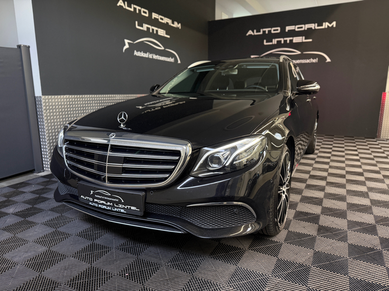 Mercedes-Benz E 400 d 4Matic-LED-AIRMATIC-SCHECKH.-LEDER-AHK-20"AMG