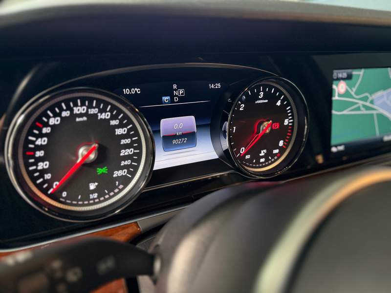 Mercedes-Benz E 400 d 4Matic-LED-AIRMATIC-SCHECKH.-LEDER-AHK-20"AMG — photo 13