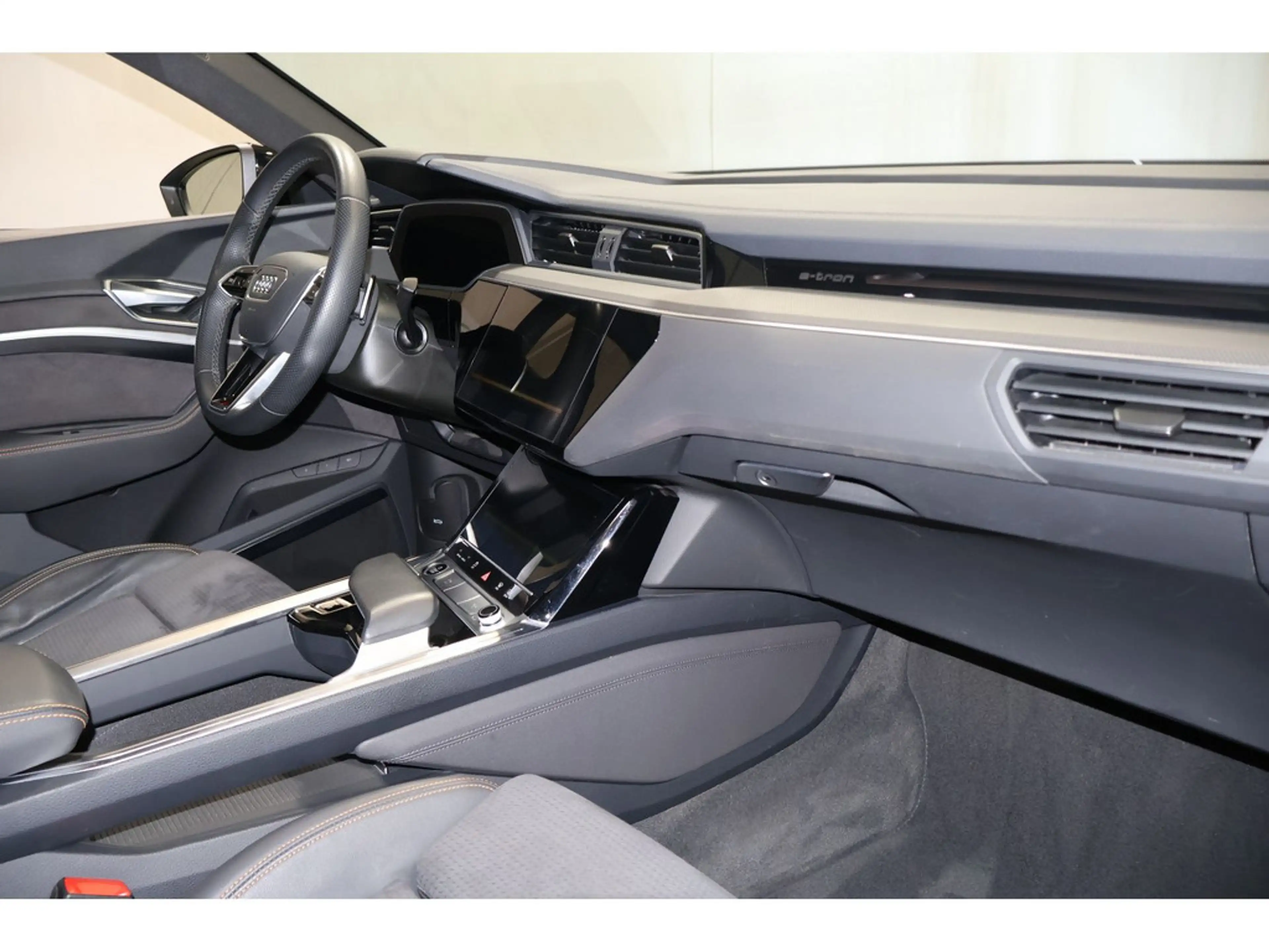 Audi e-tron Sportback 55 quattro S line AHK*Pano*B&O*Navi*SHZ — photo 8