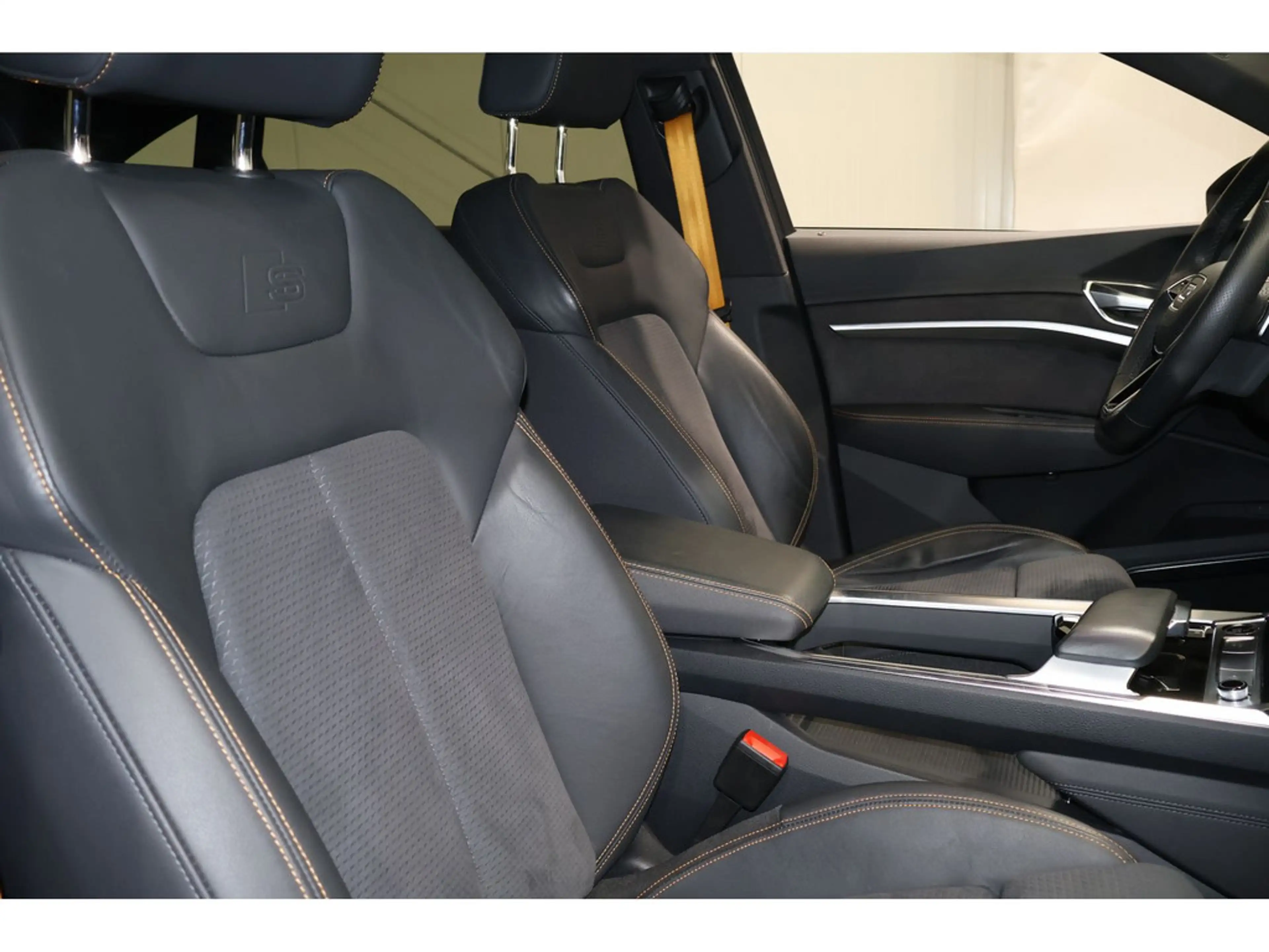 Audi e-tron Sportback 55 quattro S line AHK*Pano*B&O*Navi*SHZ — photo 9