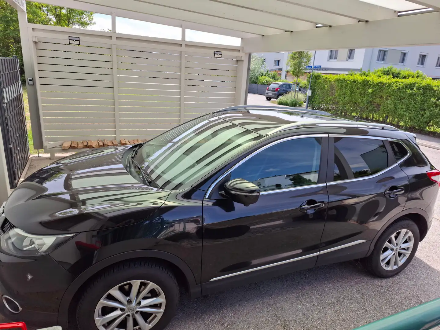 Nissan Qashqai 1,2 DIG-T Tekna Schwarz - 1