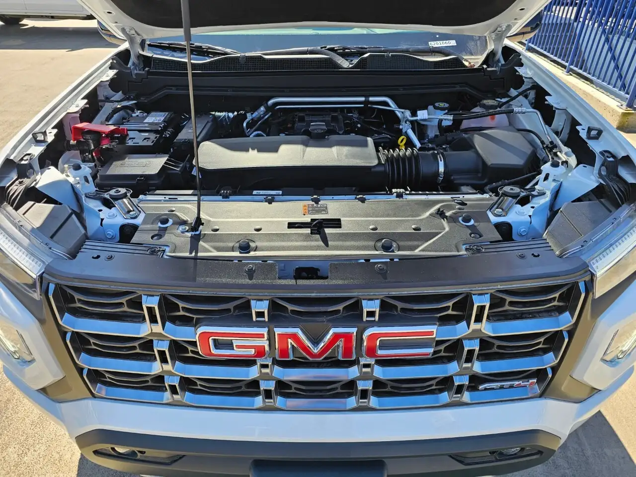 GMC Canyon снимка GMC Canyon