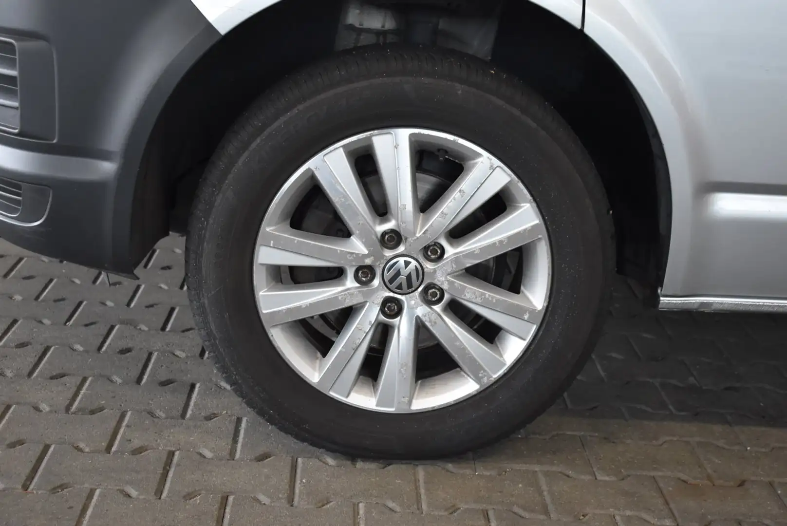 Volkswagen T6 2.0 TDI DSG Kombi Klima 9 Sitzer AHK Argent - 2