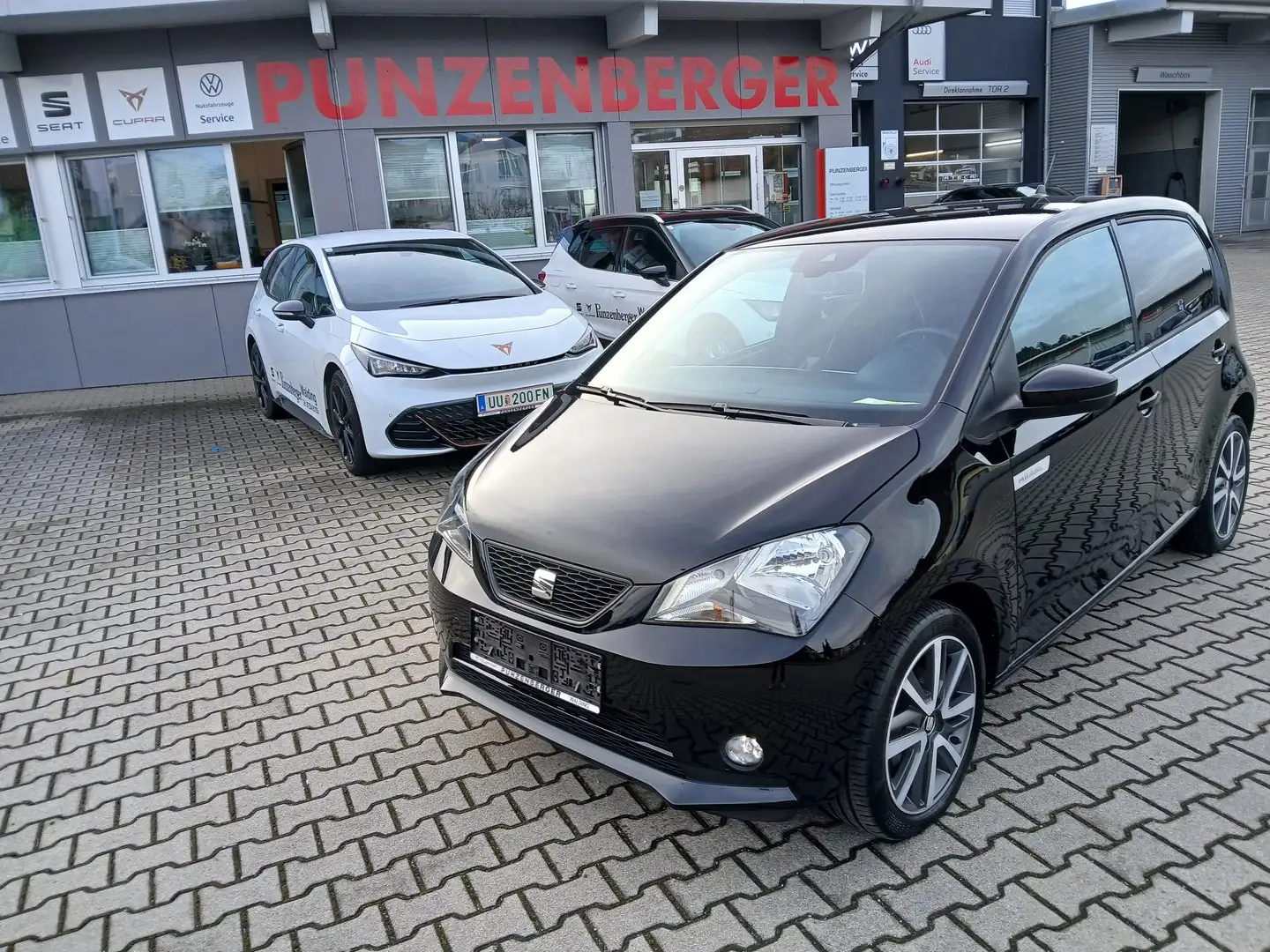 SEAT Mii electric Plus Schwarz - 2