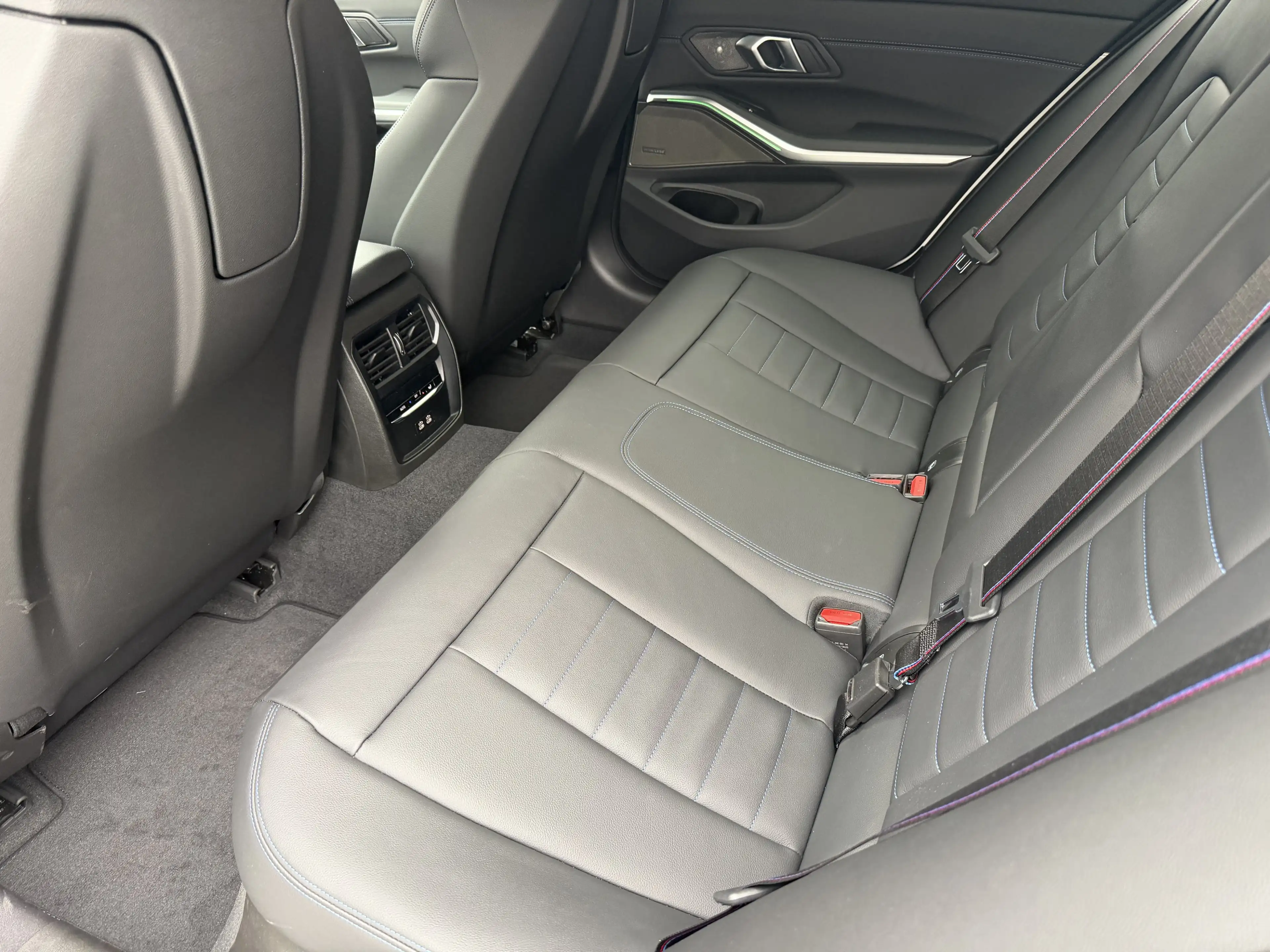 BMW 340 M340d xDrive Limousine — photo 10