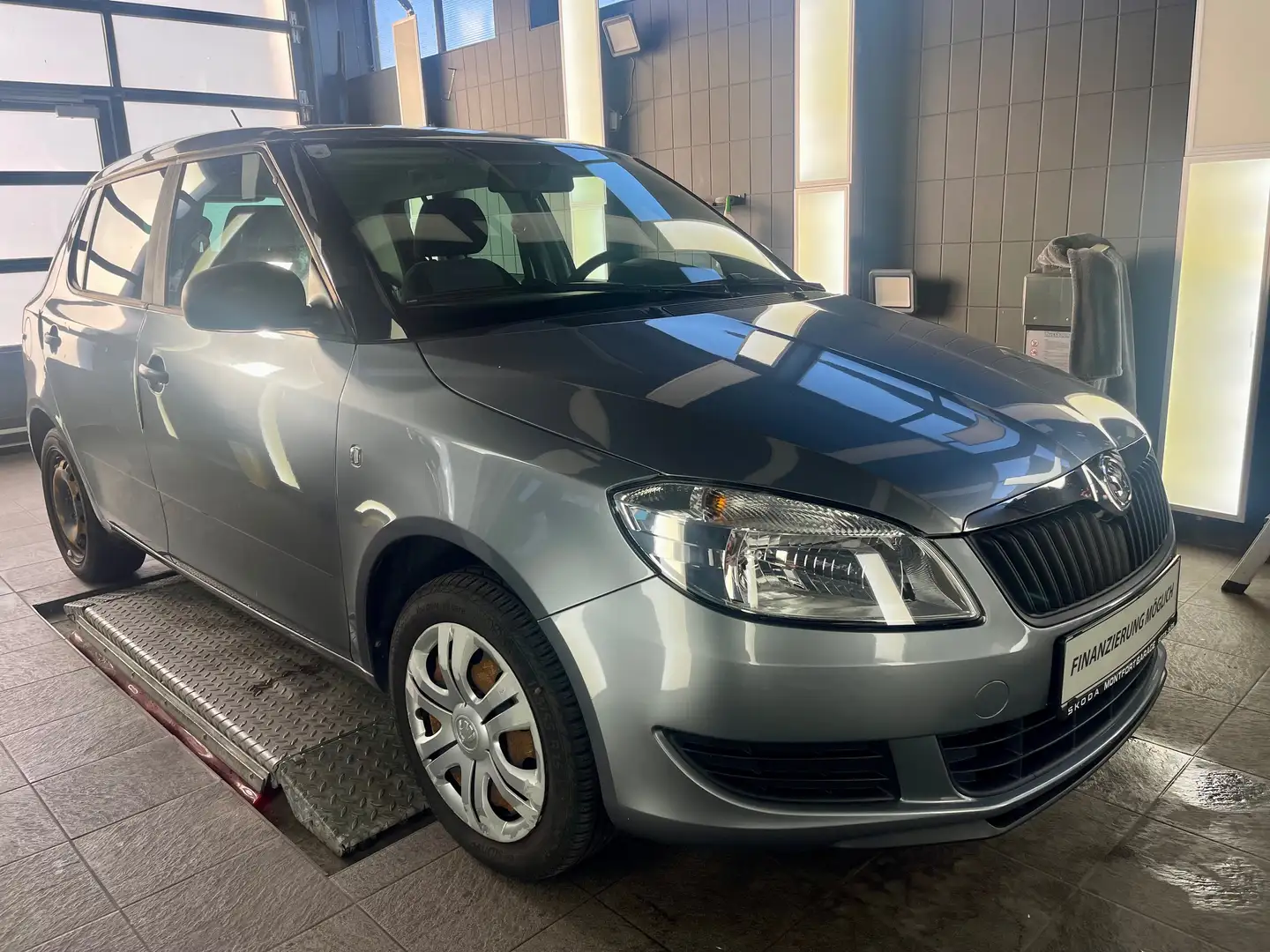 Skoda Fabia Active Grau - 2