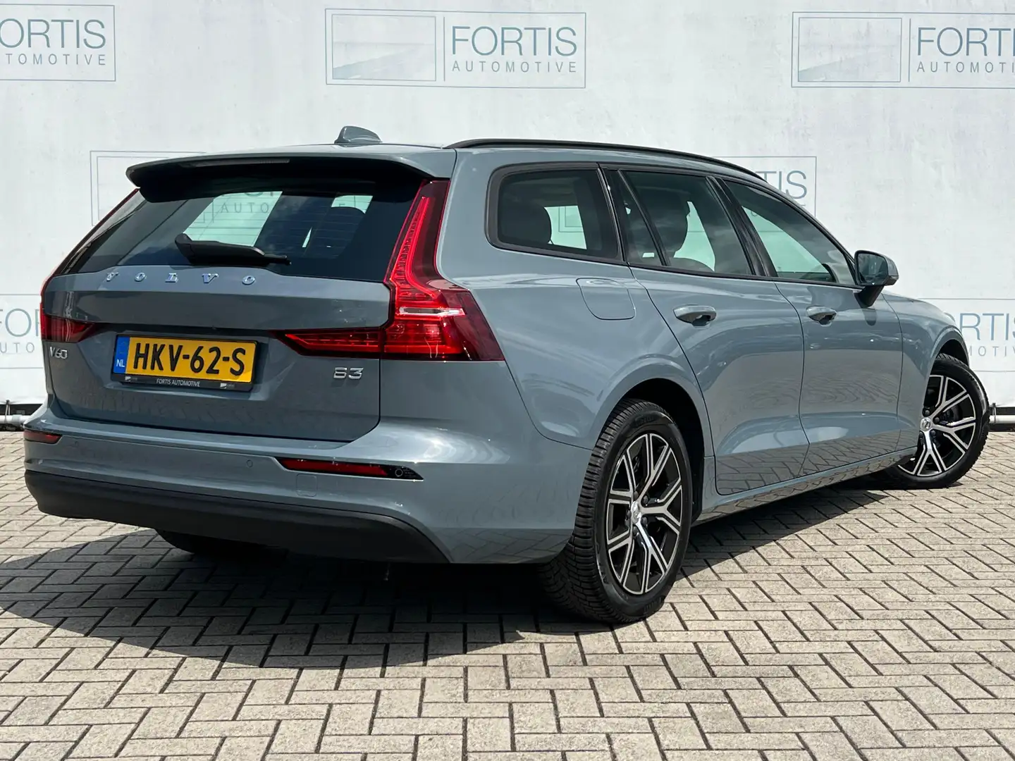 Volvo V60 2.0 B3 Essential STUURWIEL VERW | STOELVERW | GOOG Blauw - 2