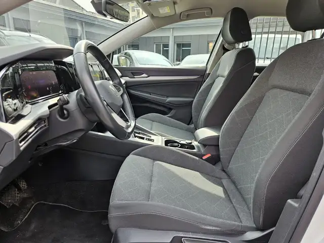 Volkswagen Golf view 8