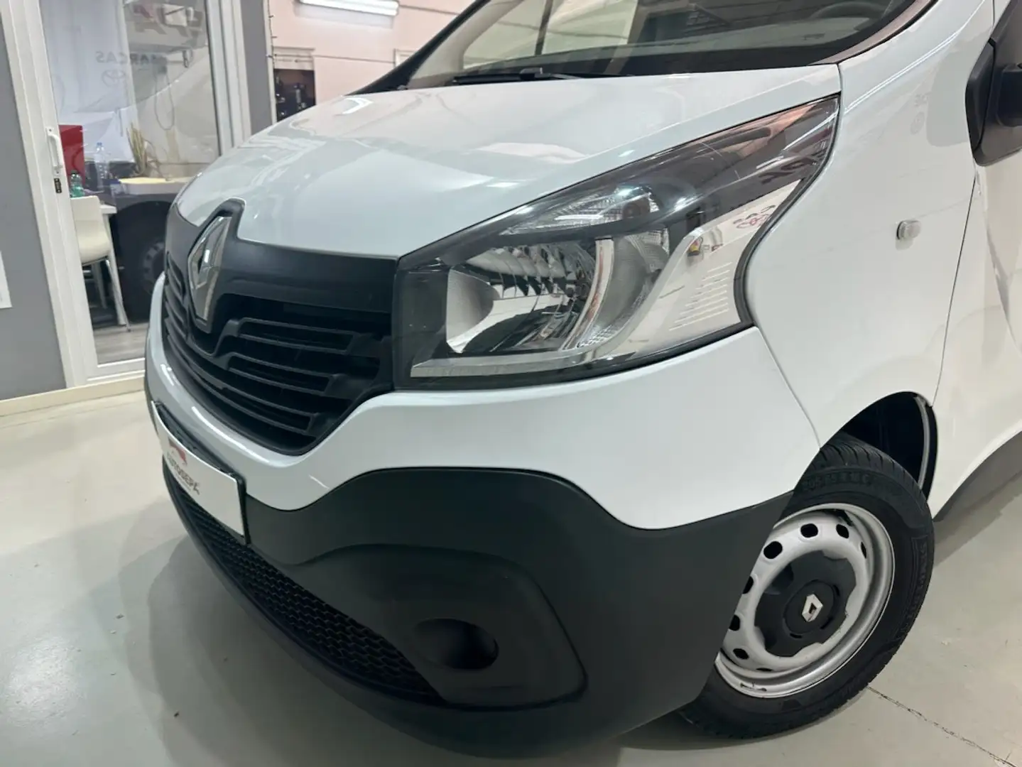 Renault Trafic Furgón 27 L1H1 Energy BluedCi 88kW Blanco - 2