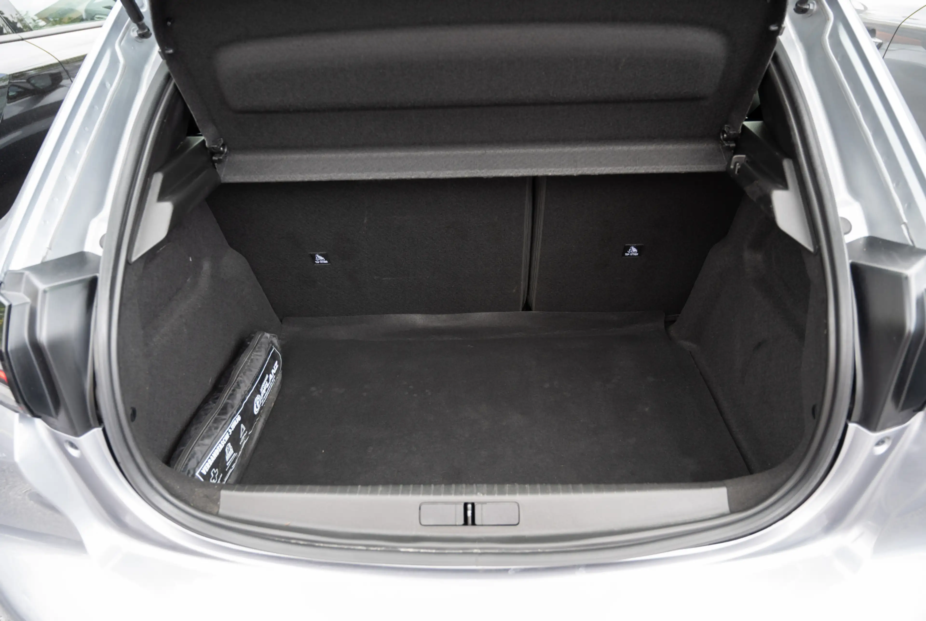 Peugeot 208 Active 1.2 PureTech 75 *MIRRORSCREEN*DAB*TEMPOMAT* — photo 14