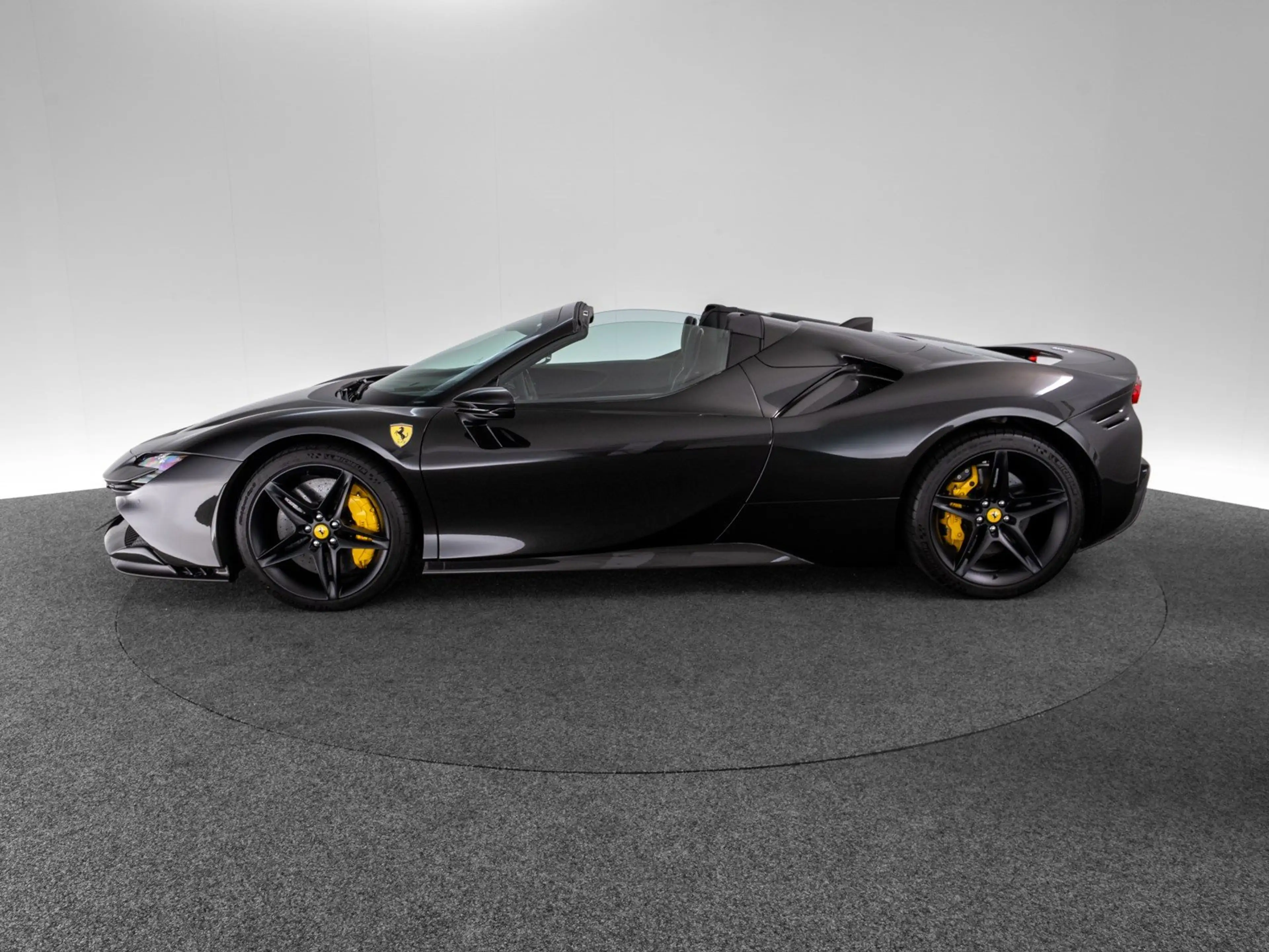 Ferrari SF90 Spider — photo 2