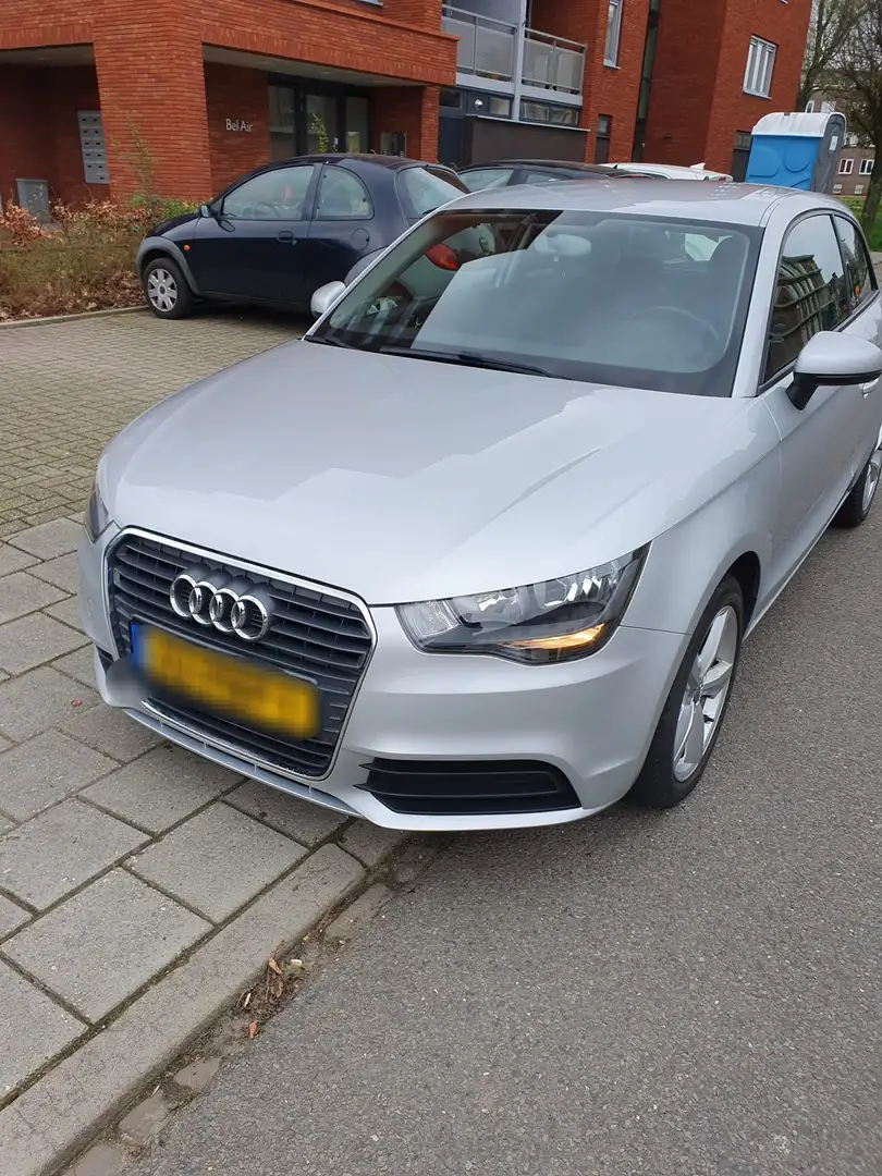 Audi A1 A1 1.2 TFSI Attr. PL.B. Argent - 1